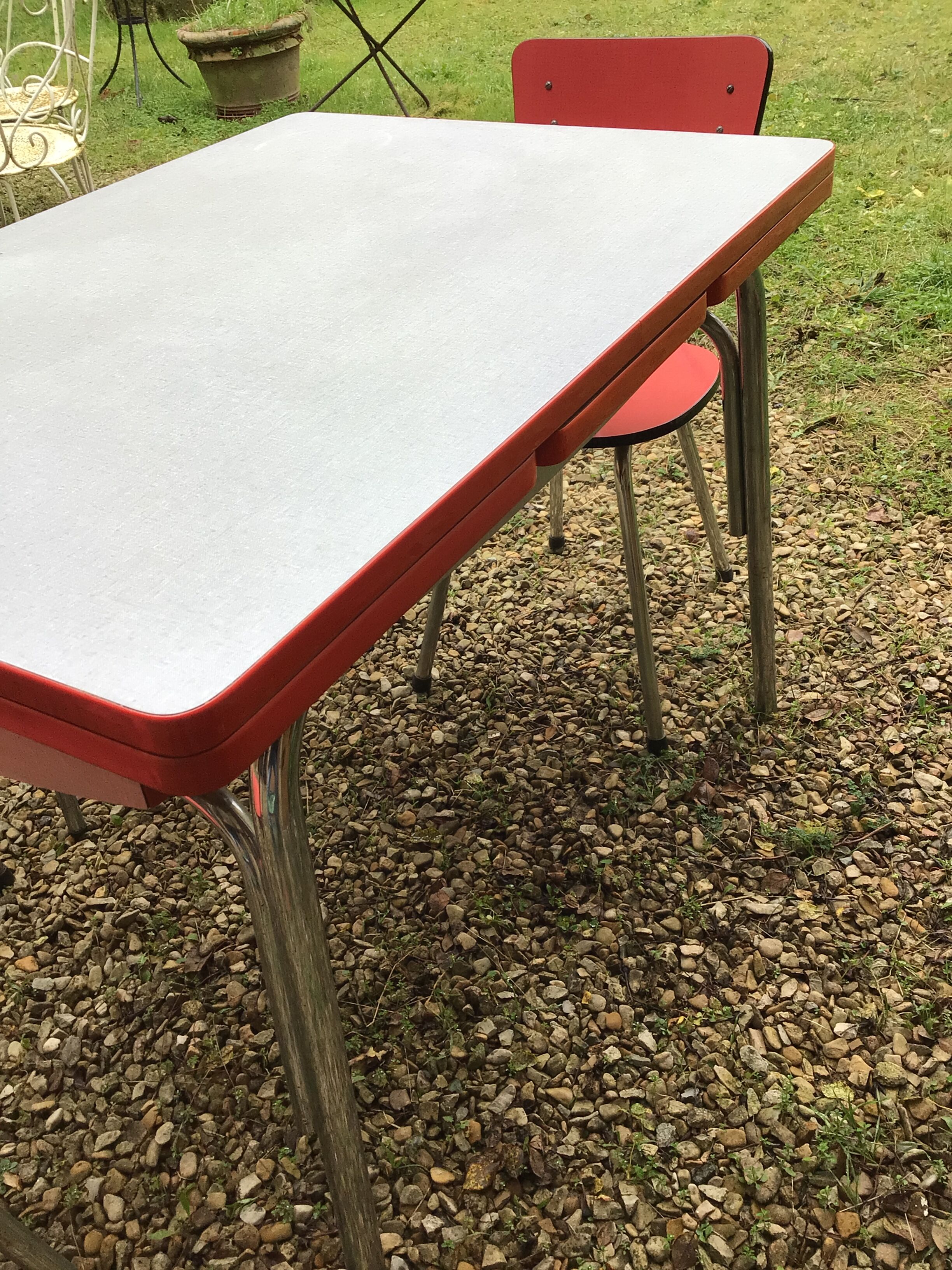 Set Table & Chairs & Kitchen Stools in Formica