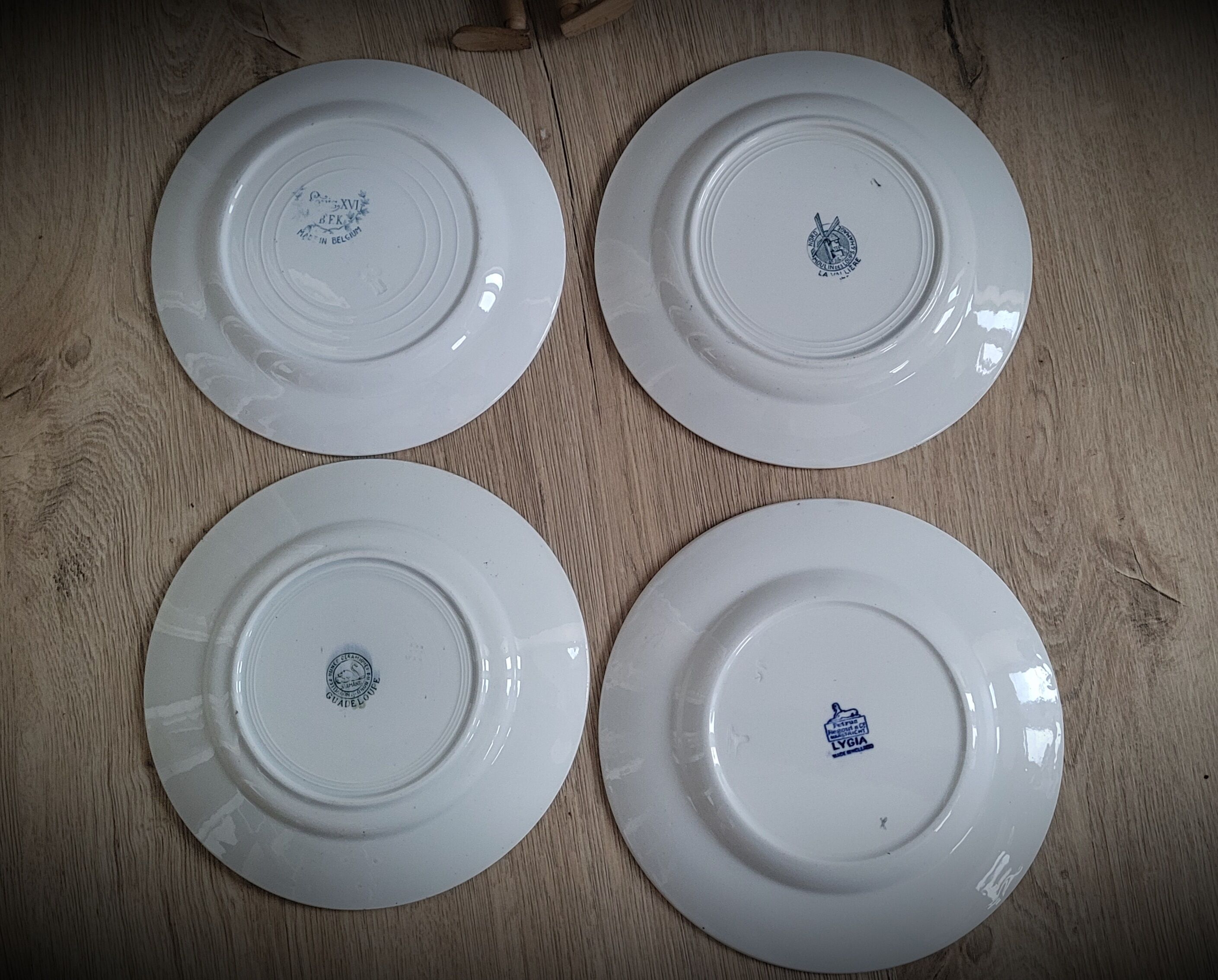 Quartet flat blue plates dessert 39
