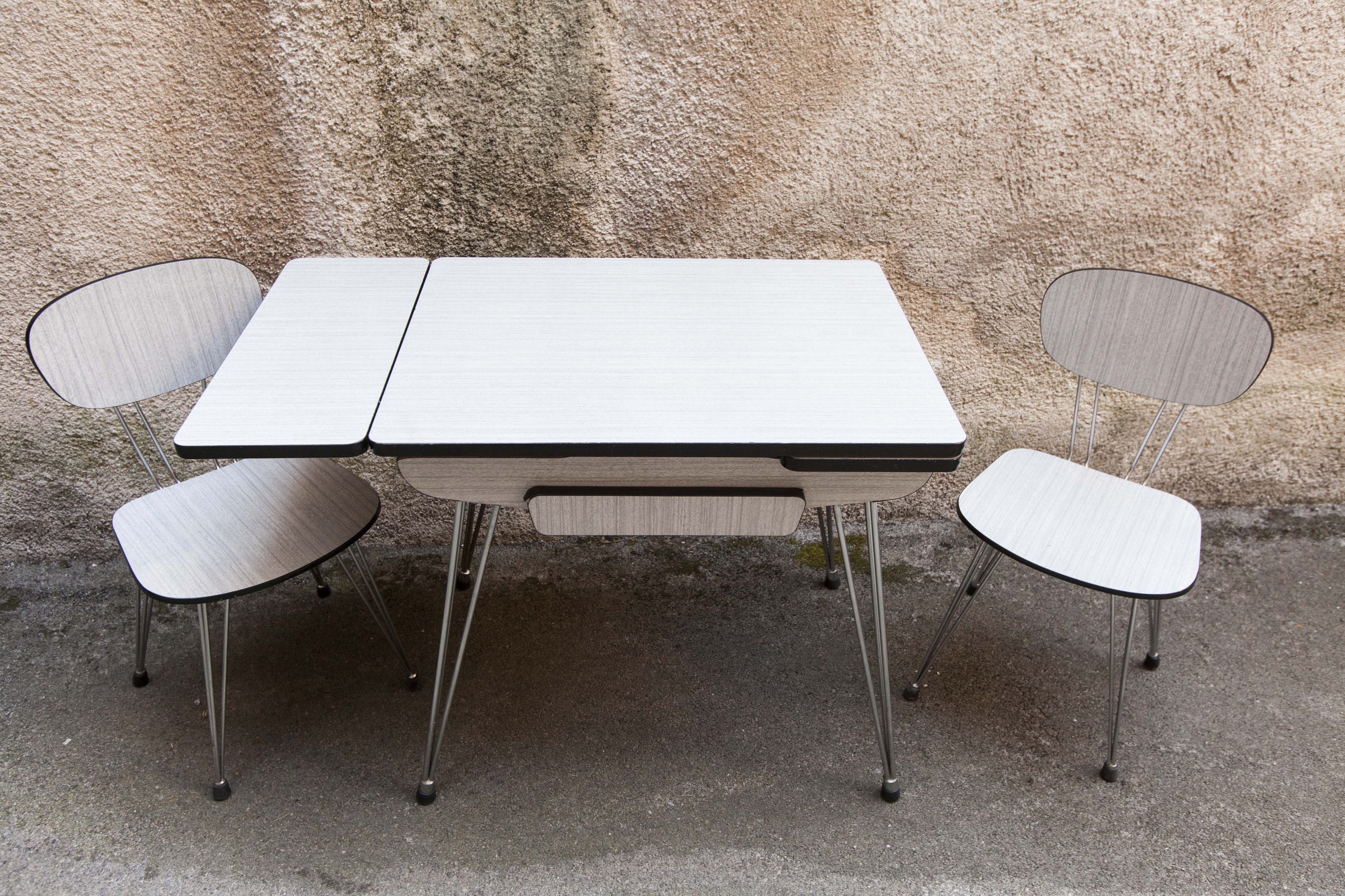 Set table formica and 2 chairs