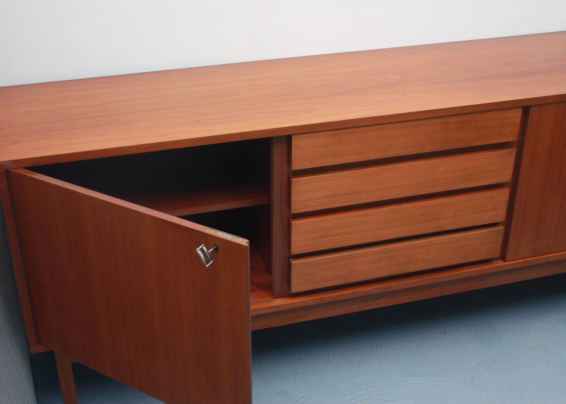 1960s sideboard in walnut XL