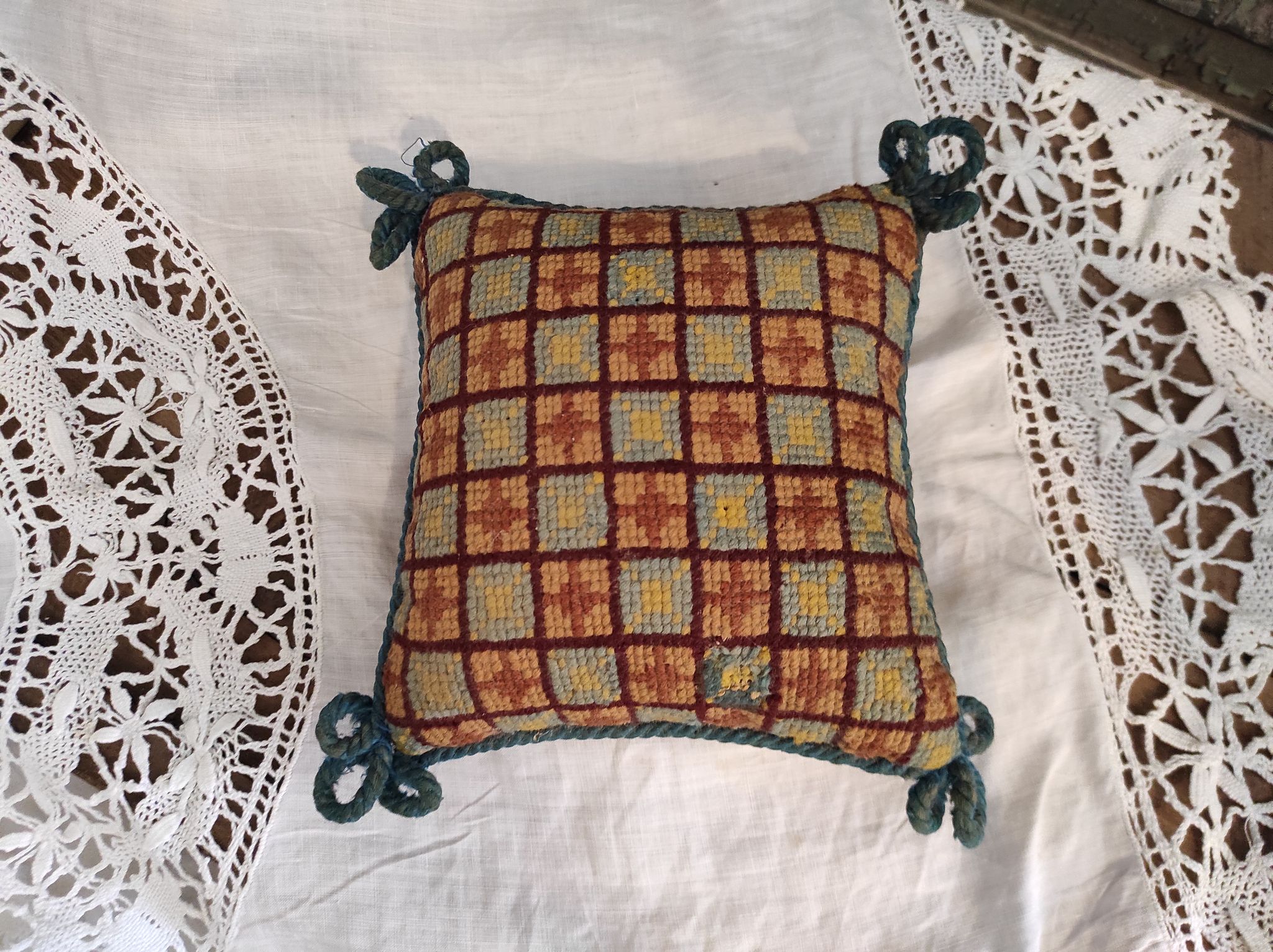 Coussin vintage français fait main
