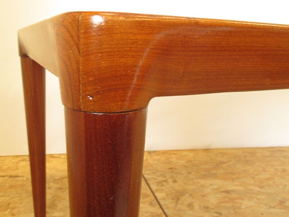 Long coffee table in teak