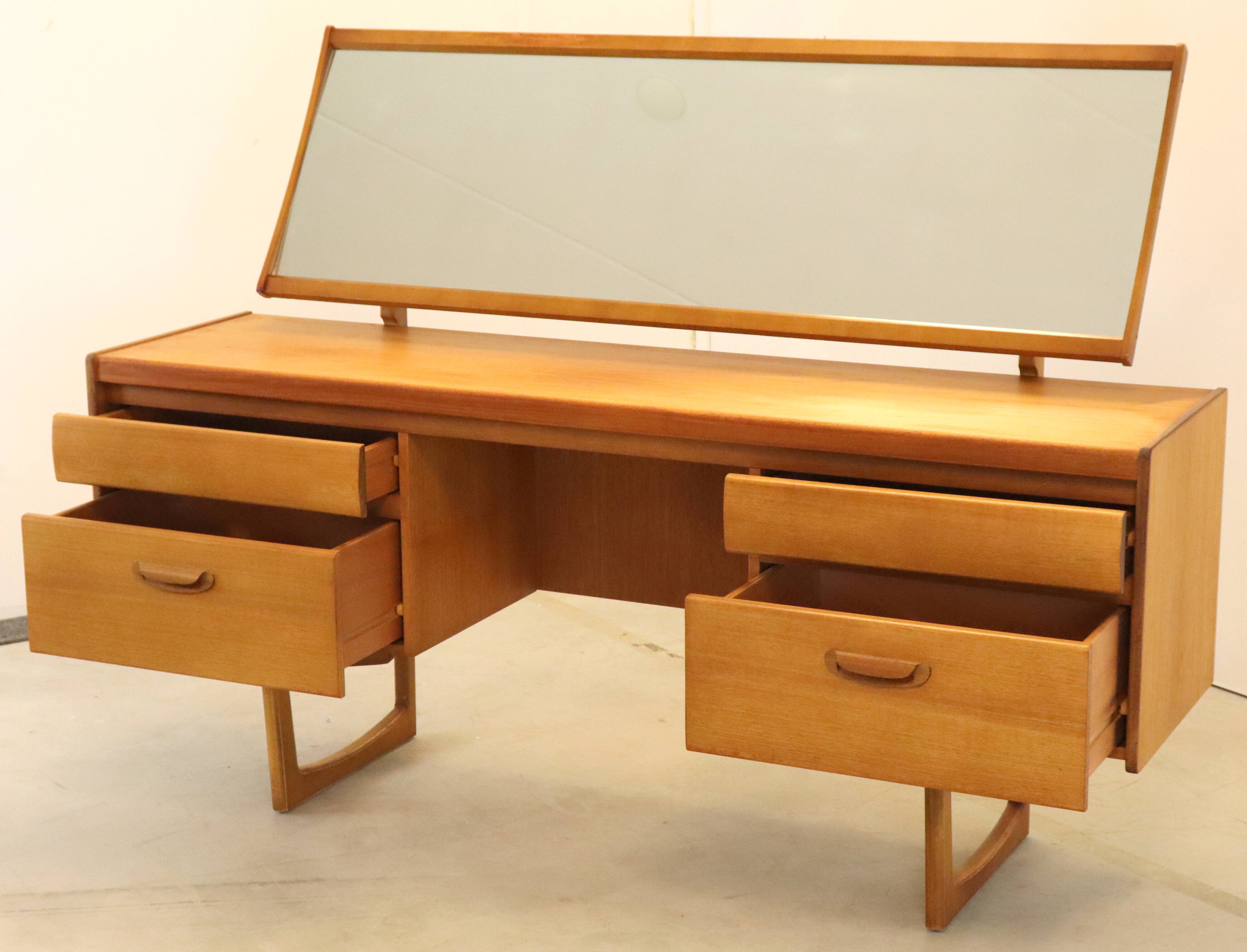 Dressing table William Lawrence of Nothingham 'London' vintage mid century