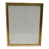 Cadre  vintage en bois doré pour sujet de 241 x 302 mm