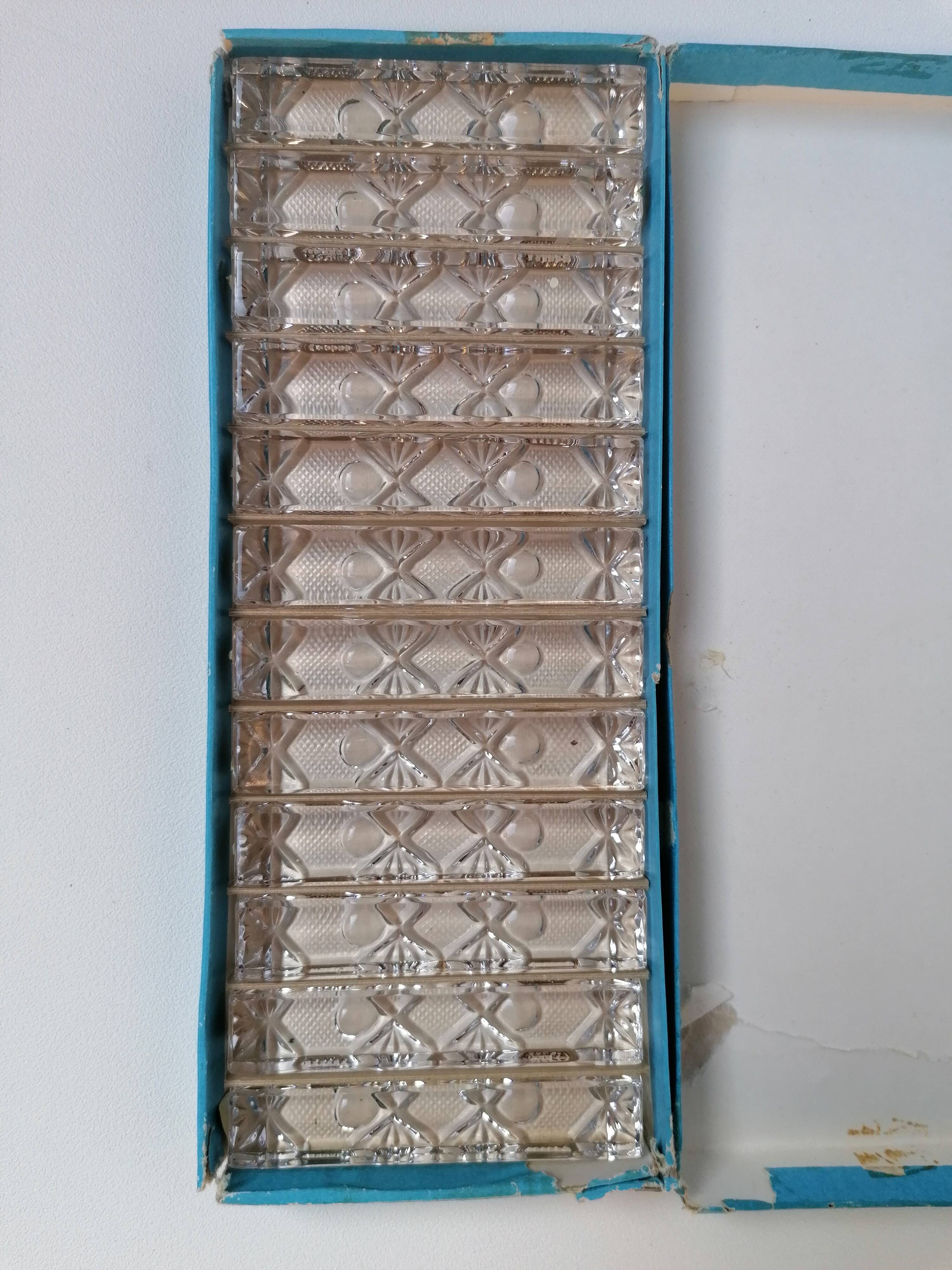 Coffret de 12 porte-couteaux en cristal