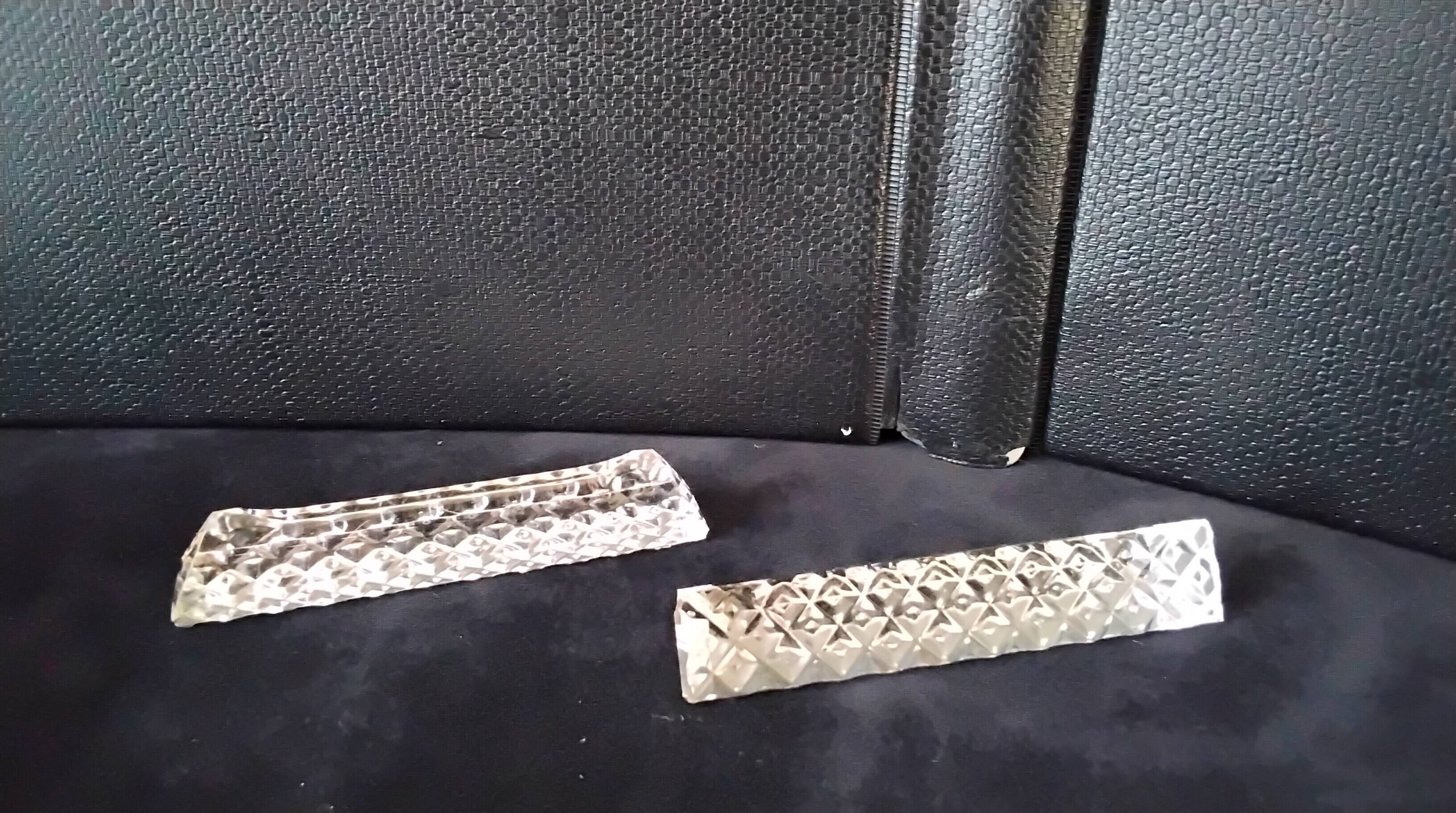 Set of 10 triangular lead crystal knife rests