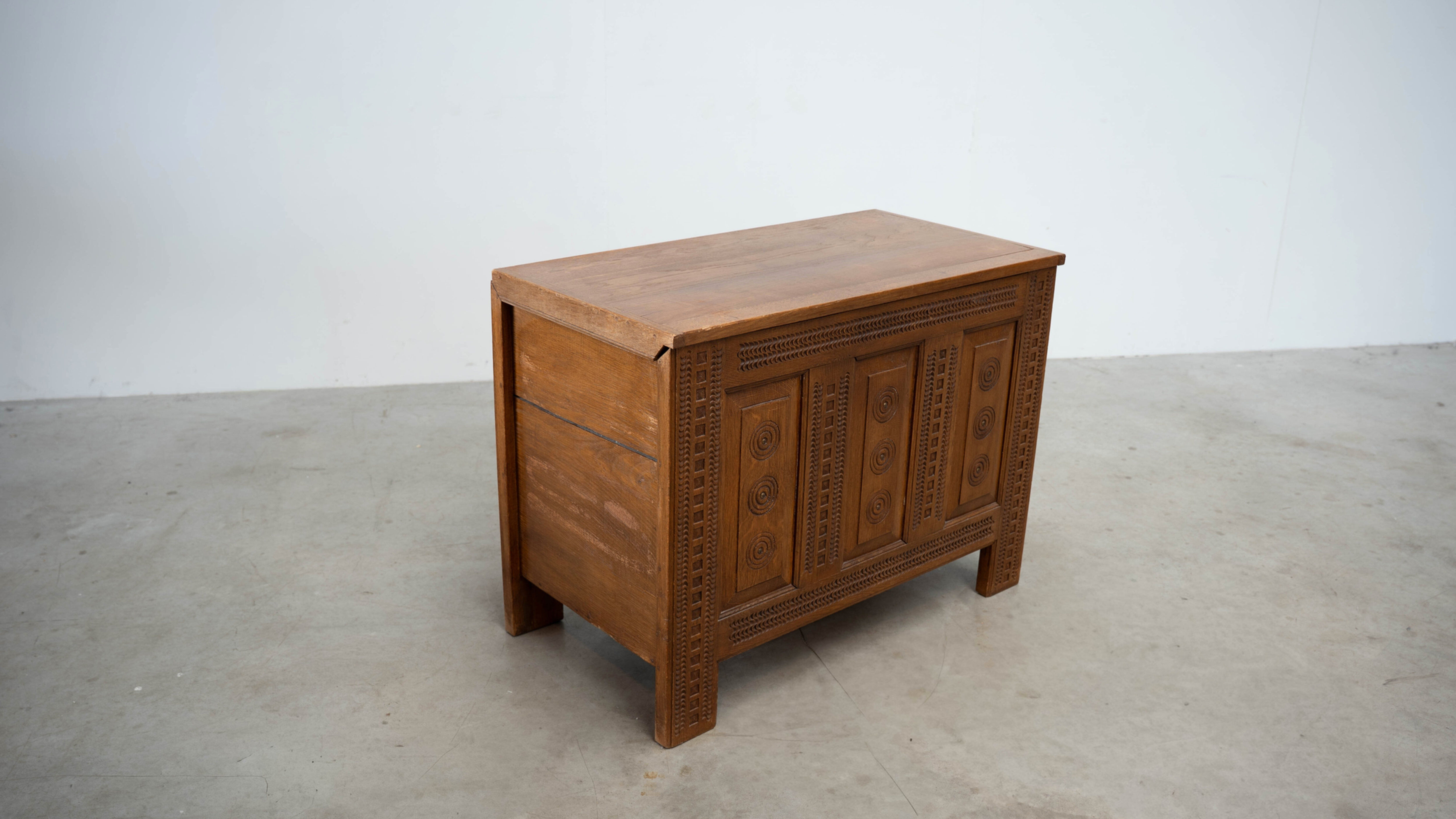 French chest or console