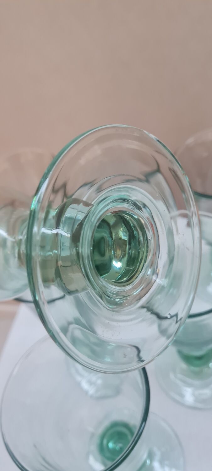 Service of 9 large blown glass stemmed glasses