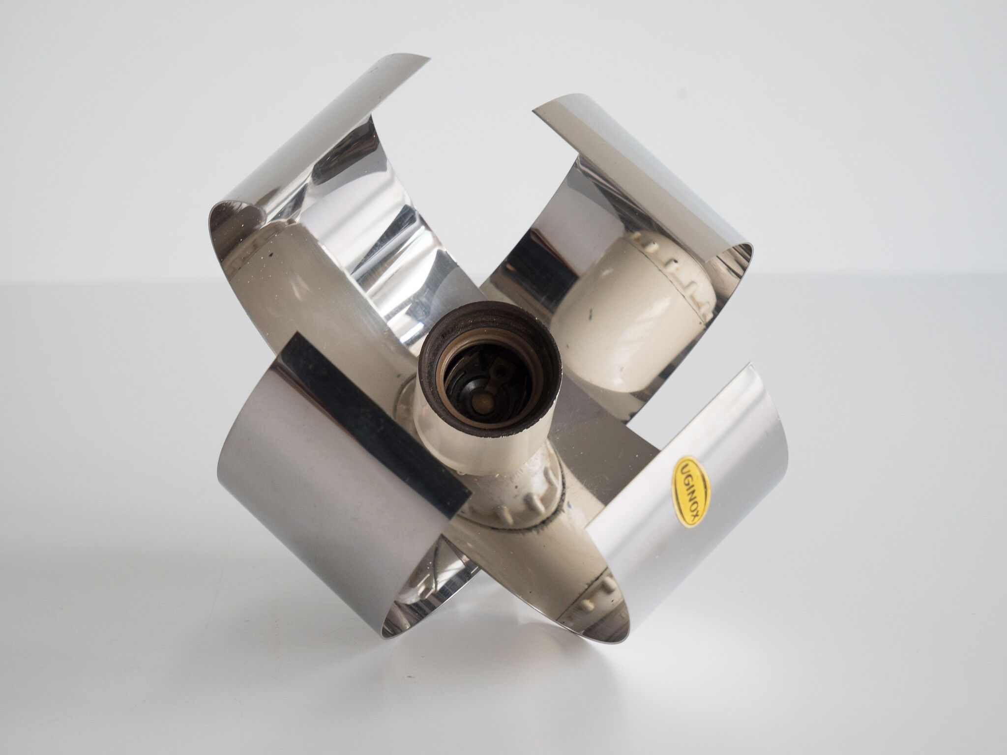 Apply in chrome metal