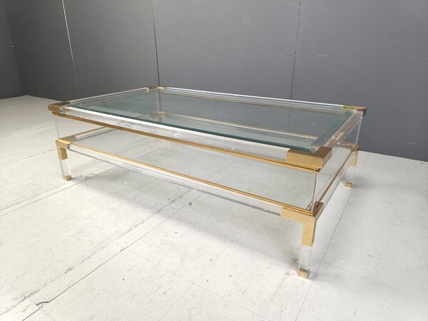 Table basse vintage à plateau coulissant en lucite et laiton, années 1970
