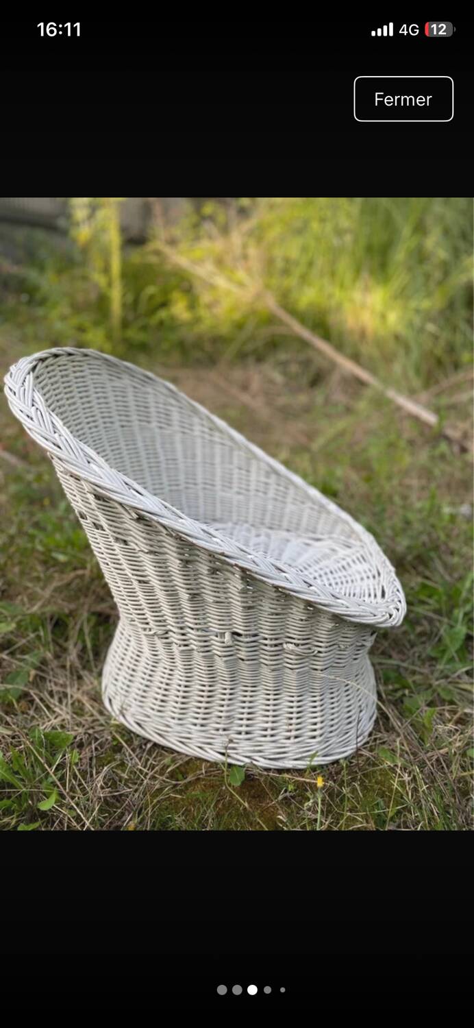 Child's armchair in white rattan, excellent condition, vintage.