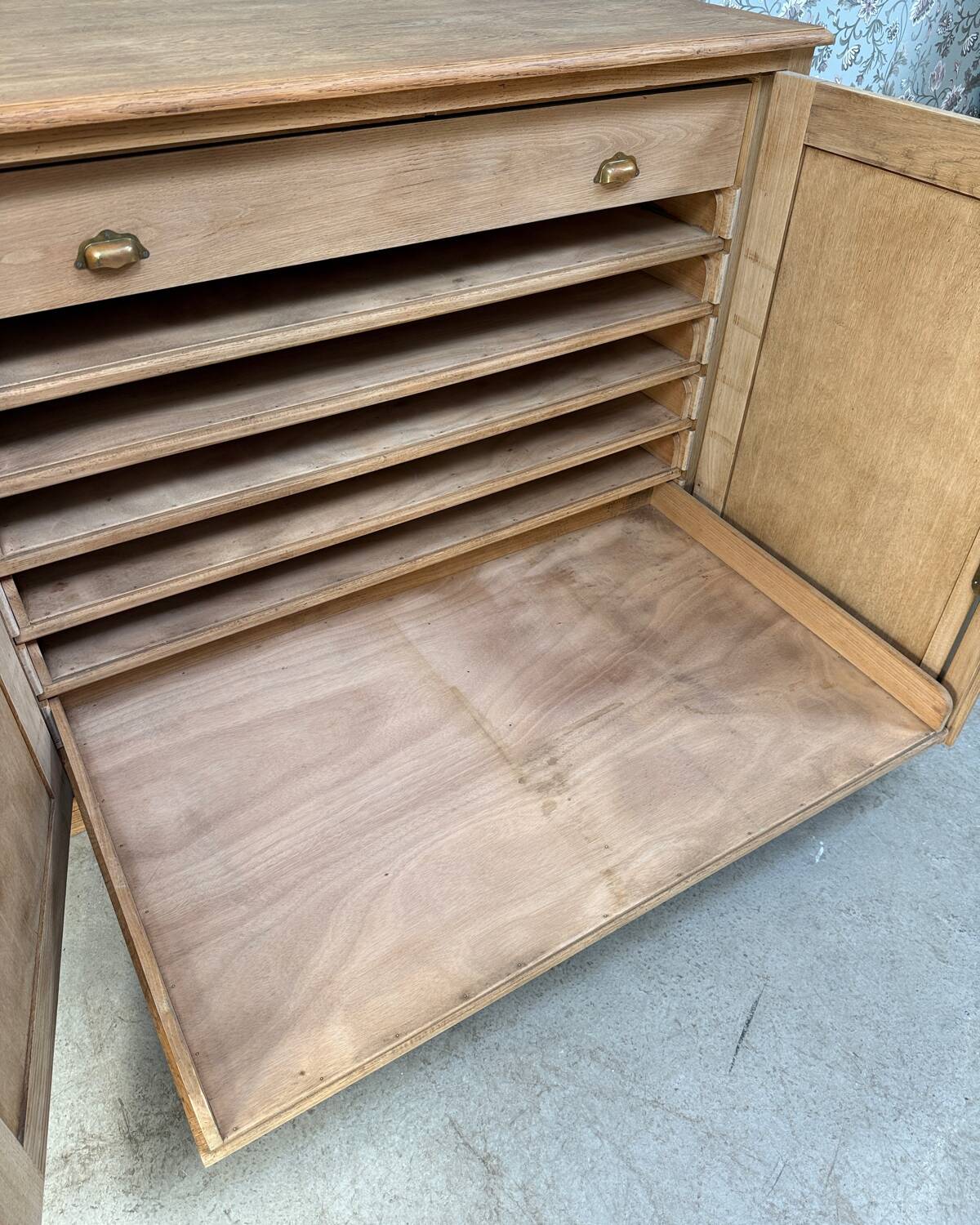 Oak plan cabinet / trade cabinet (renovated)