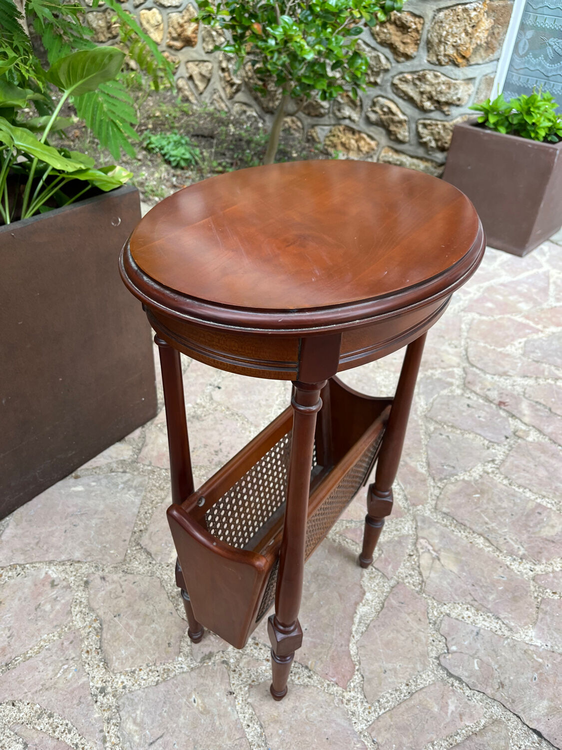 Oval cherry pedestal table