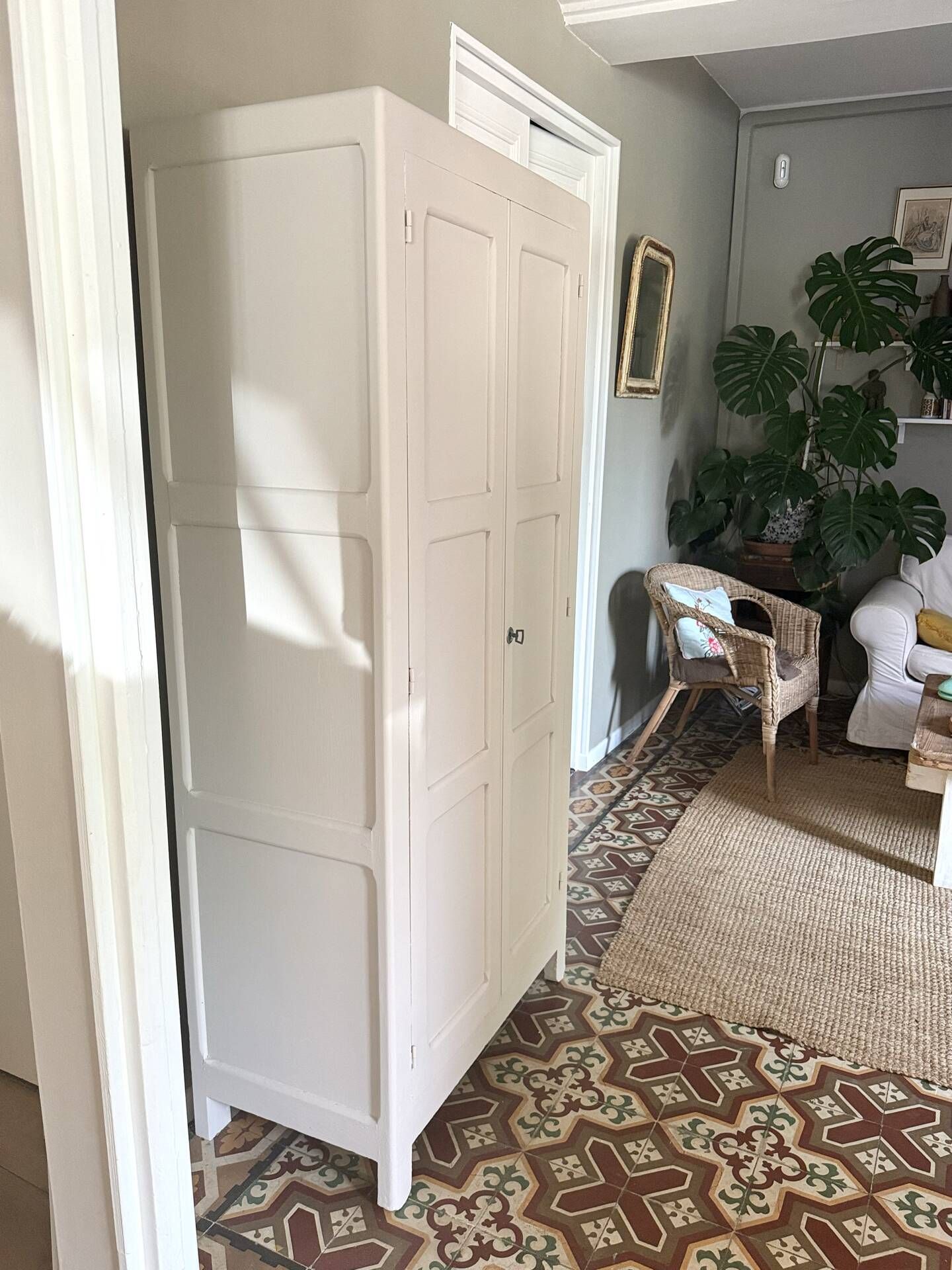 Armoire parisienne authentique 