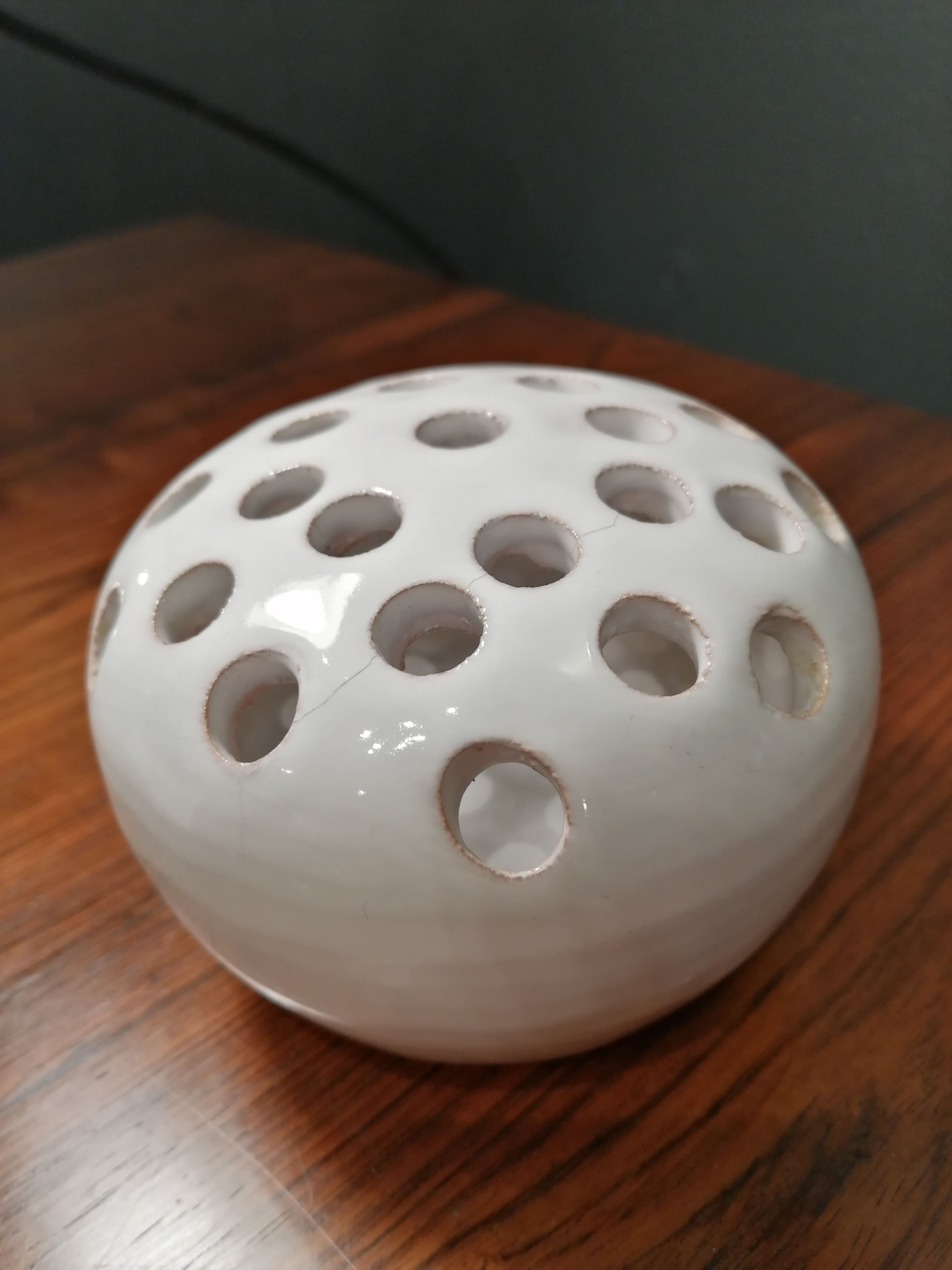 Ceramic flower pique Plascassier, Pottery of the Brague