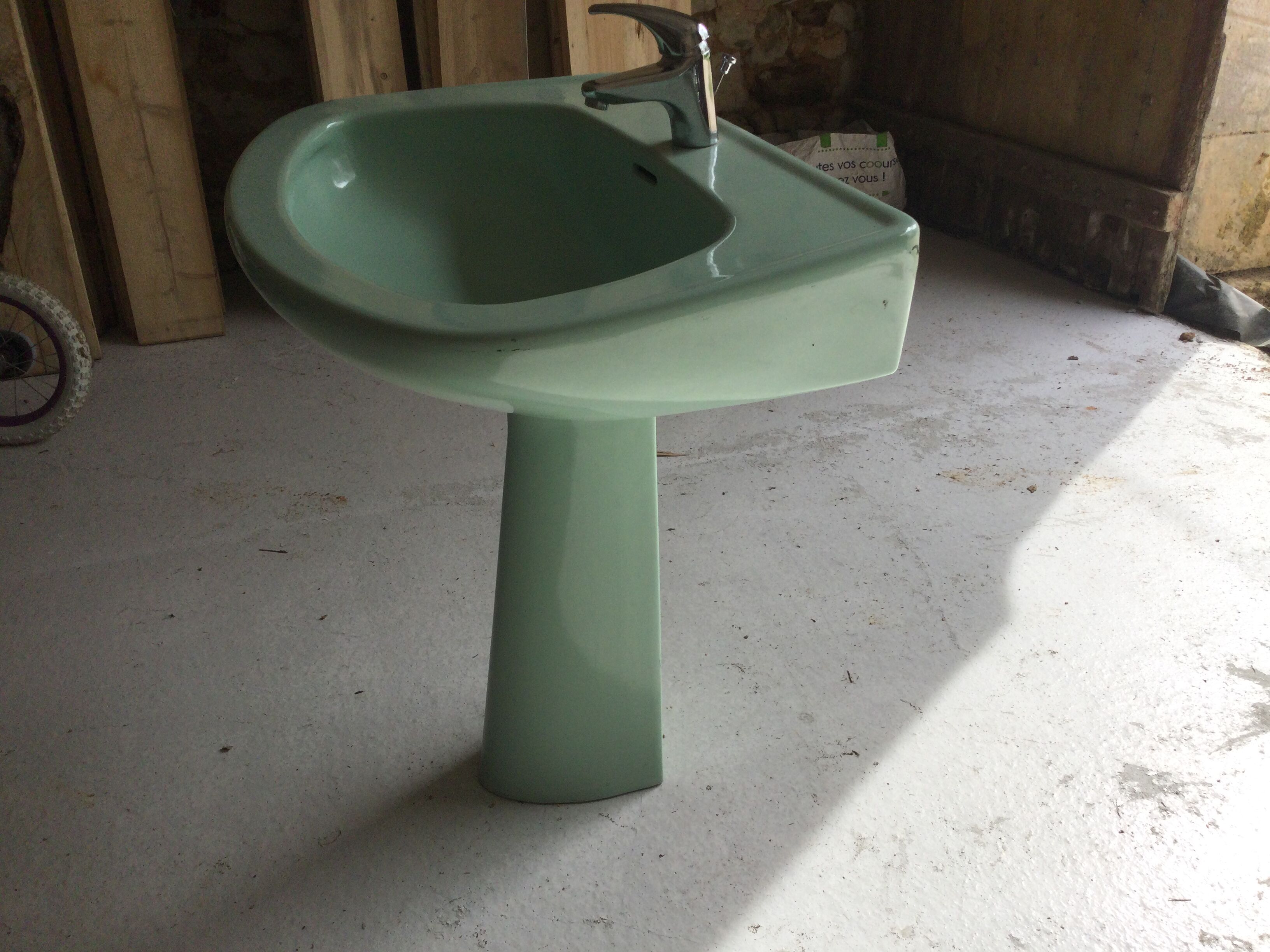 Old vintage sink year 70