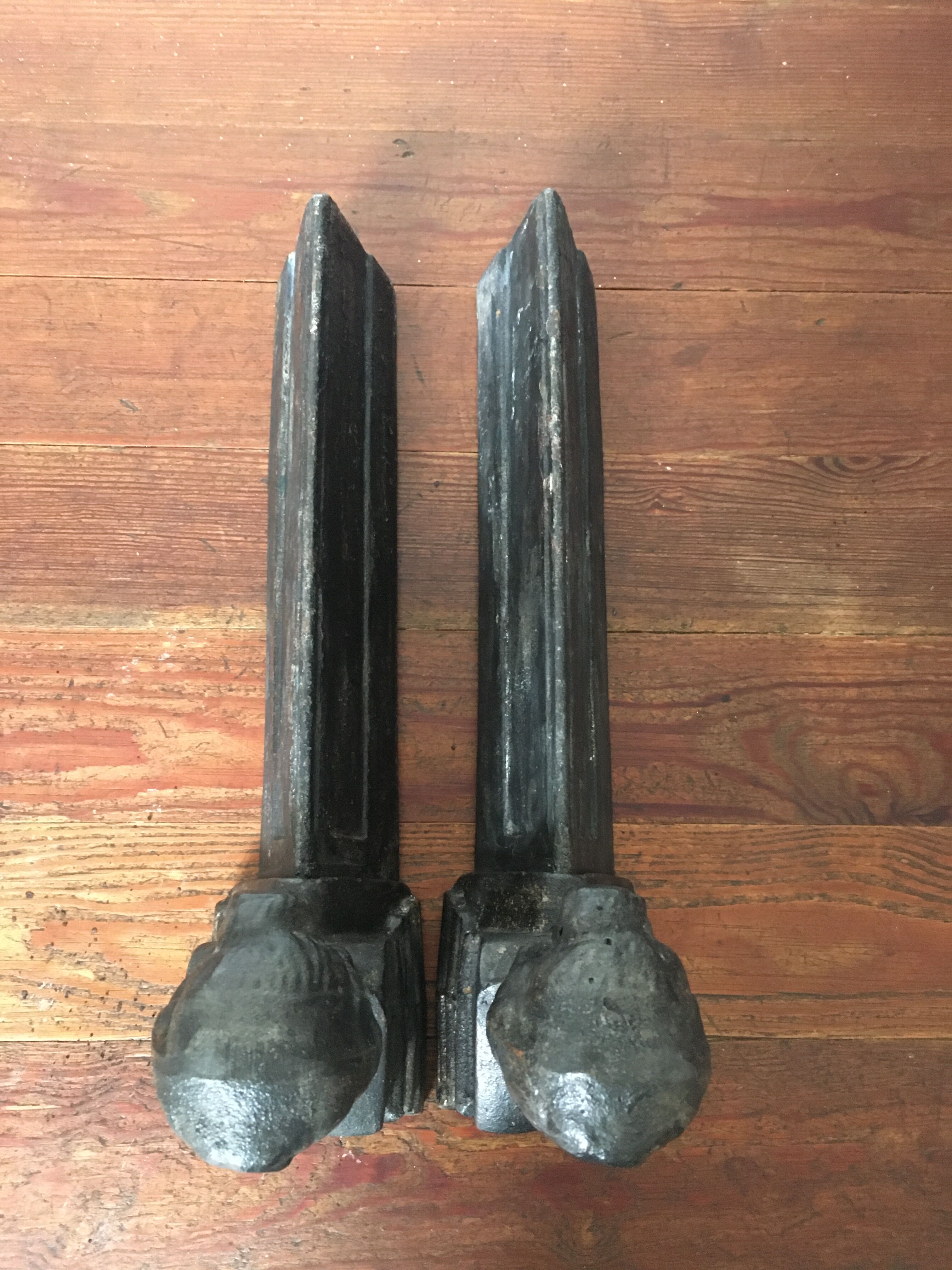 Pair of channels bust Marianne