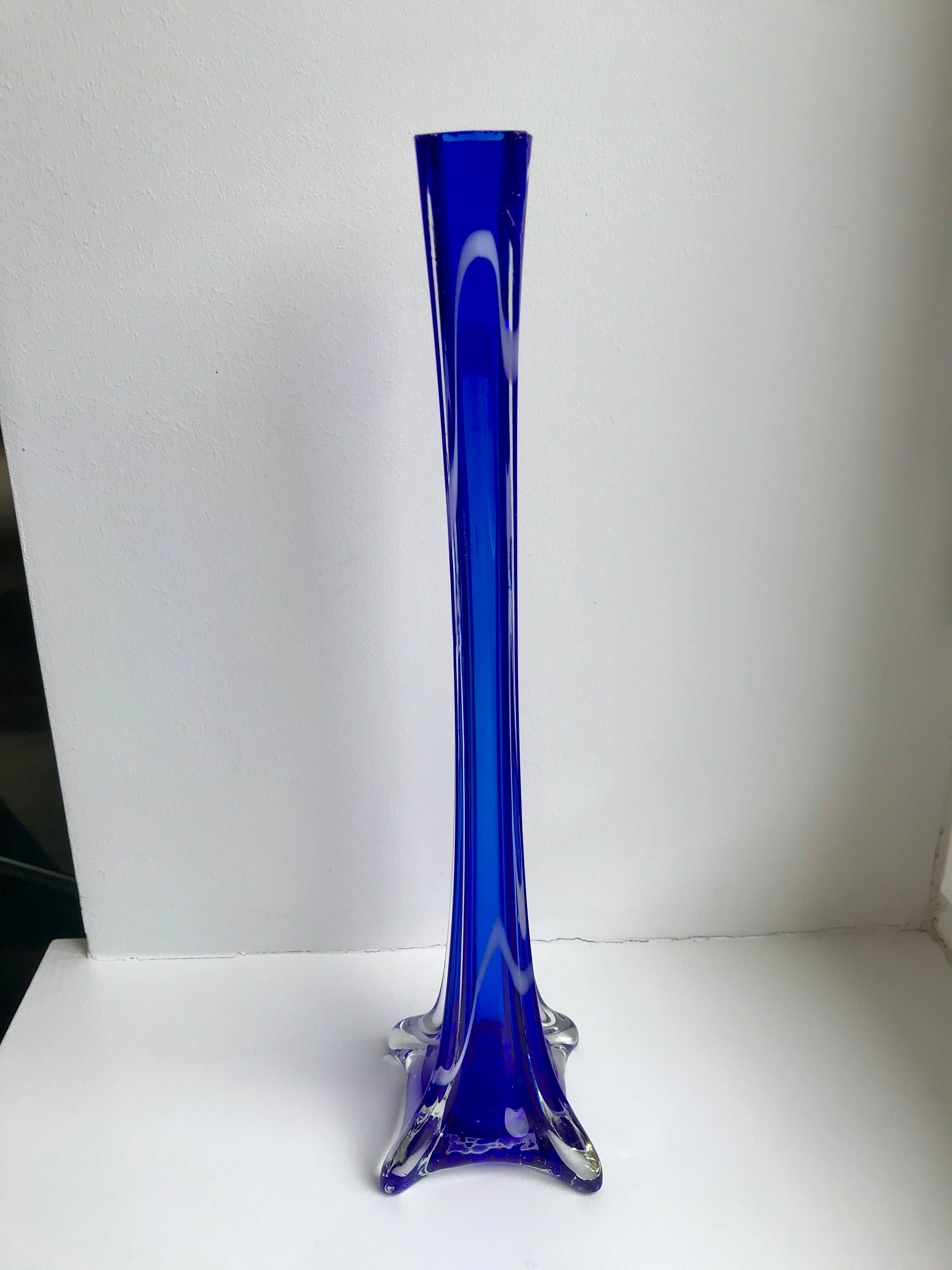 Vase en verre soufflé murano bleu roi années 70
