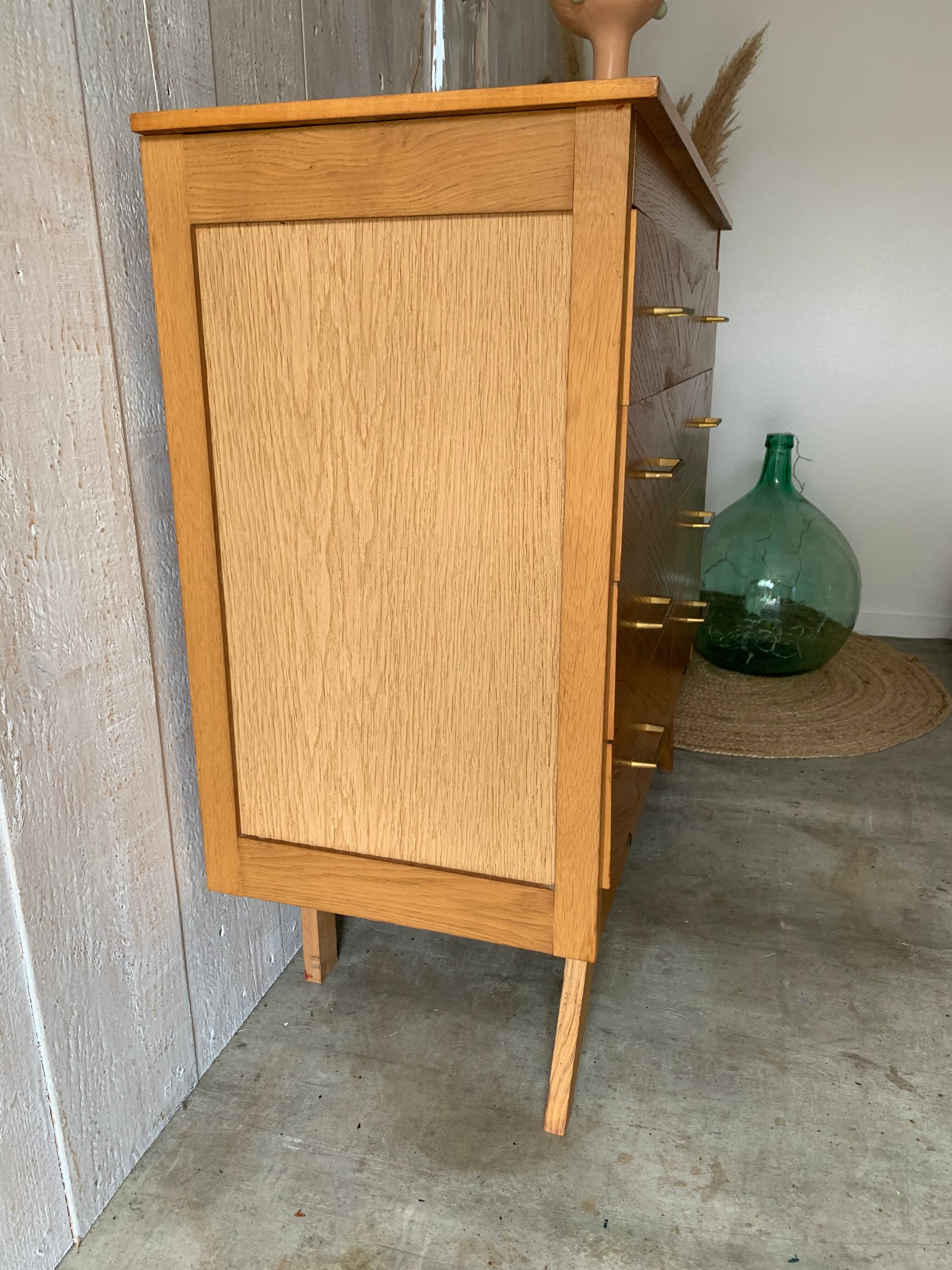 Chest of drawers with compass feet