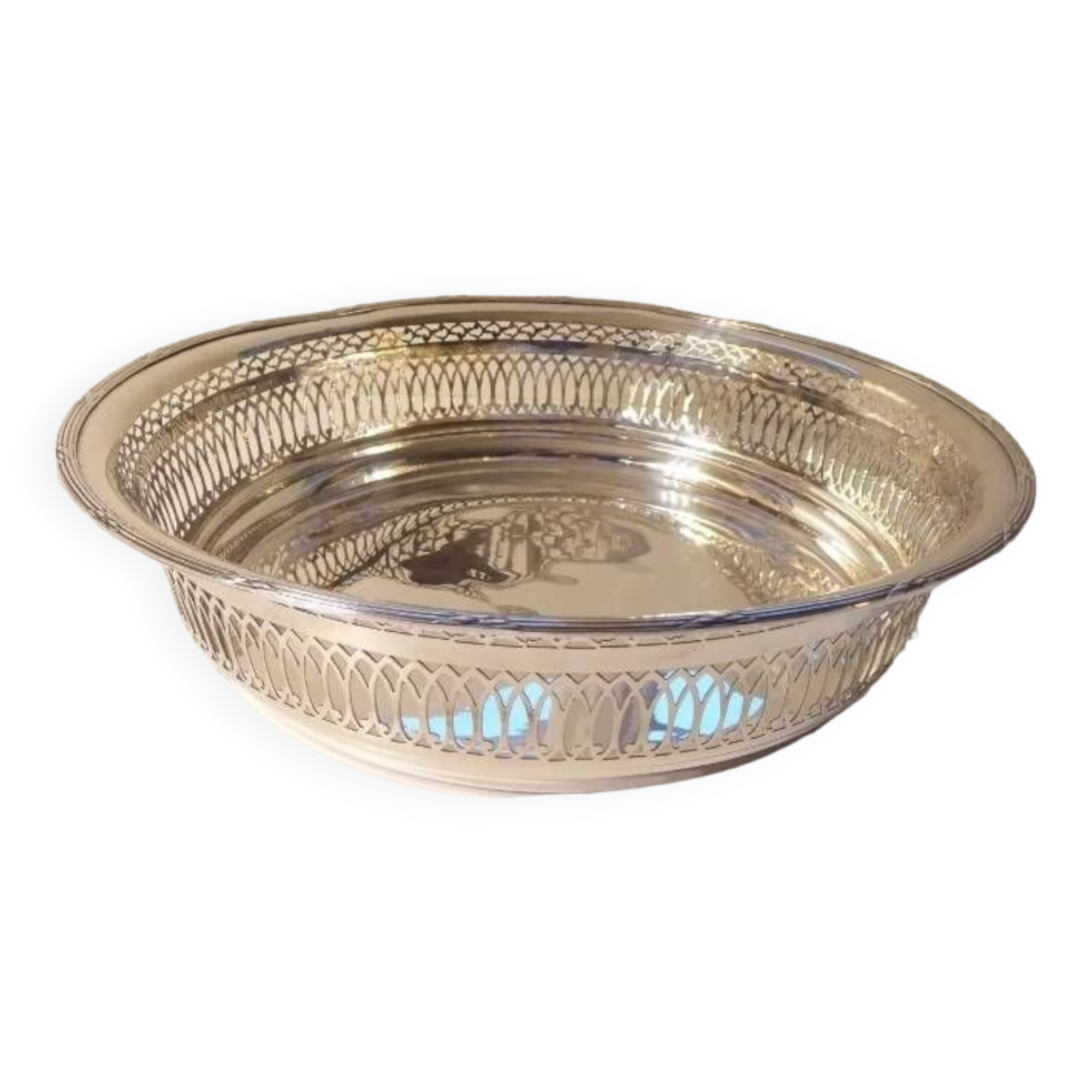 Large openwork basket in silver metal