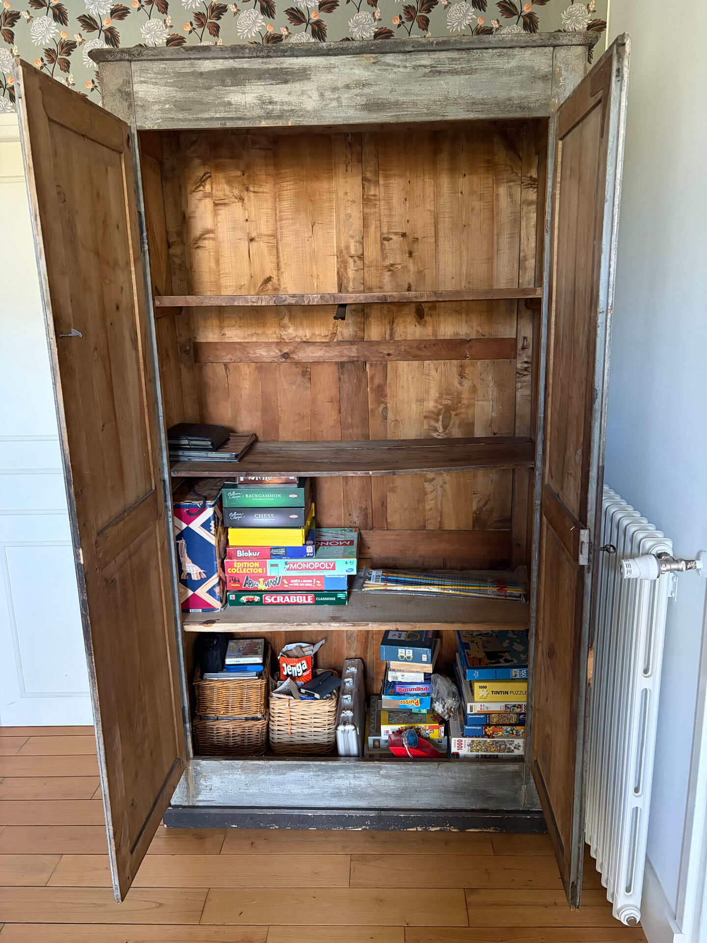 Antique Provençal wardrobe with a patina