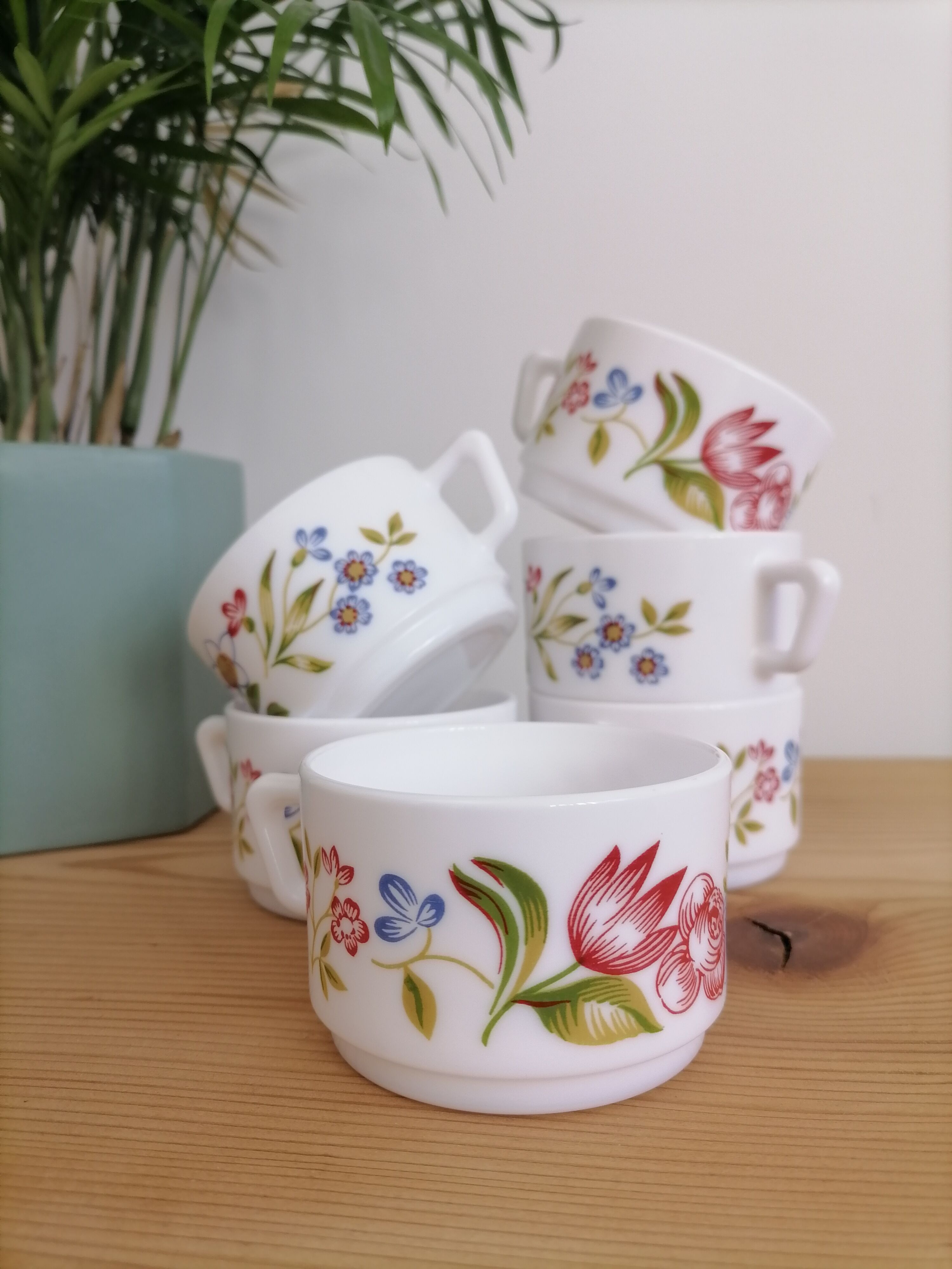Set of 6 vintage Arcopal coffee cups