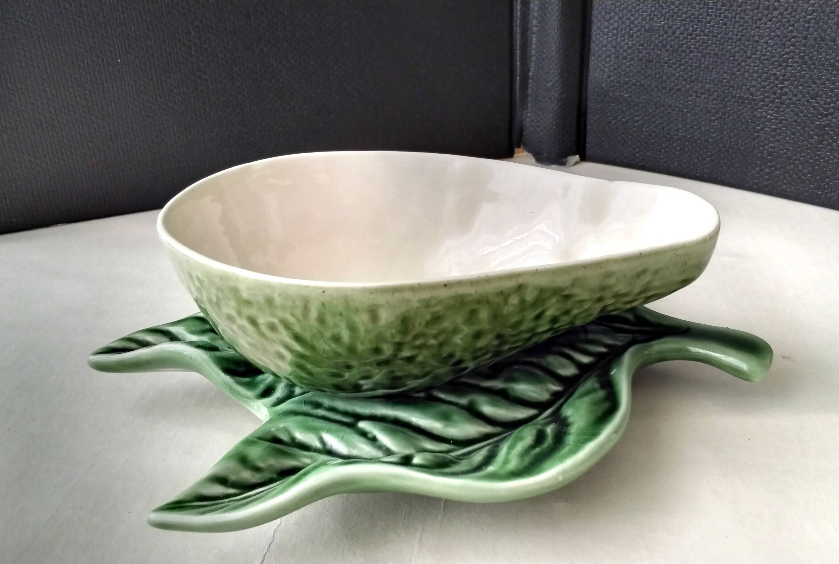 Portuguese slipware sauceboat Bornalo Pinheiro