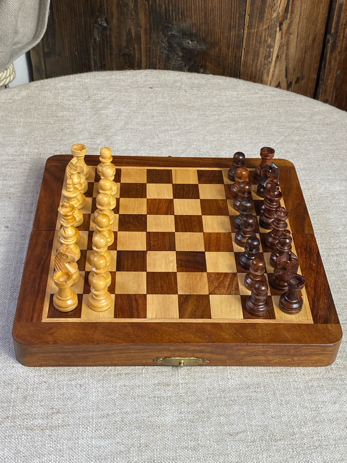 Travel chess set, in marquetry, magnetic pieces