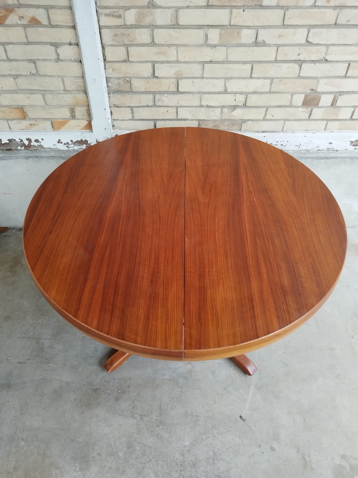 Vintage baumann round scandinavian table extendable a system