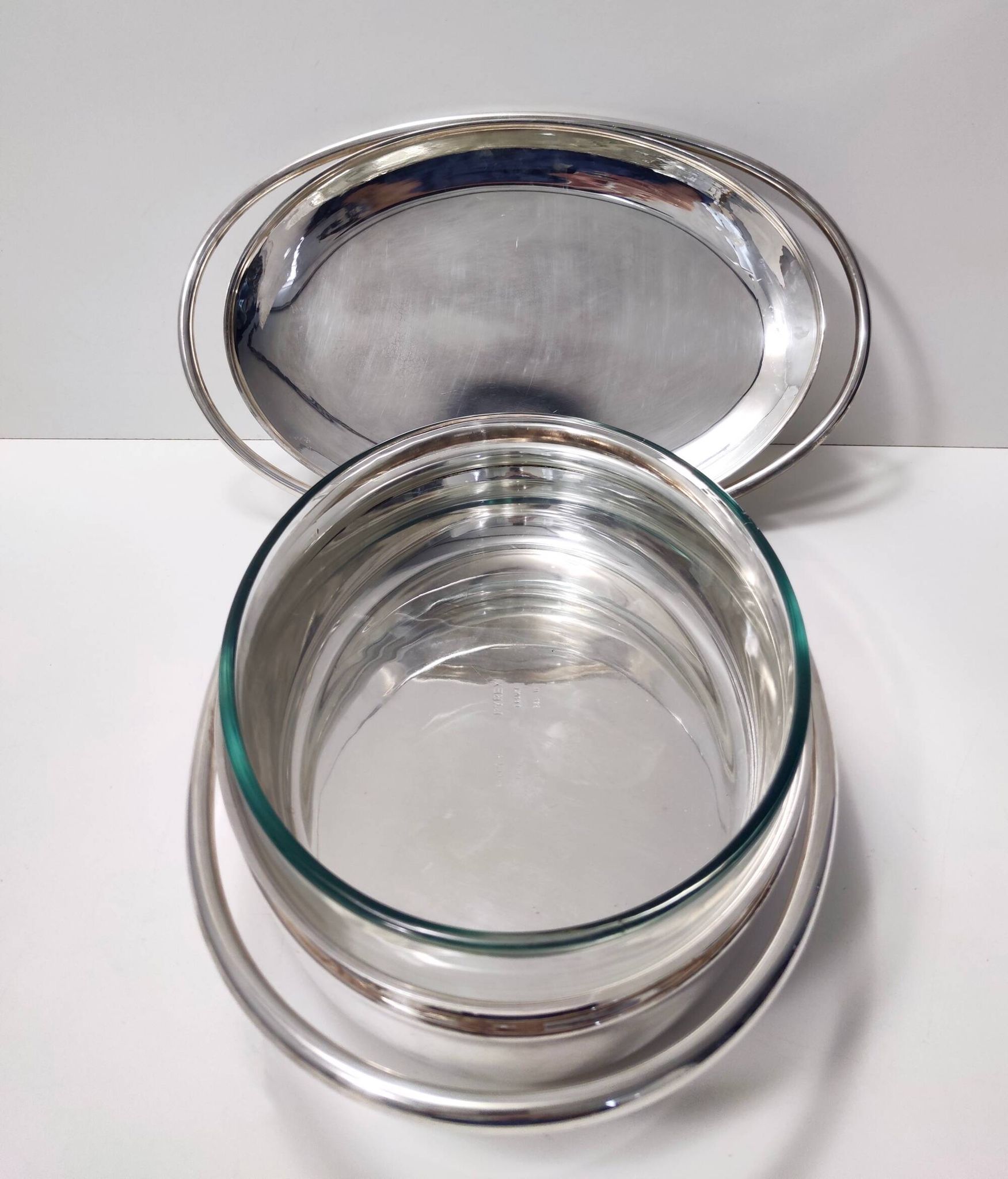 Plat à chevreuil en métal argenté avec cocotte en verre Pyrex de Sabattini, Italie