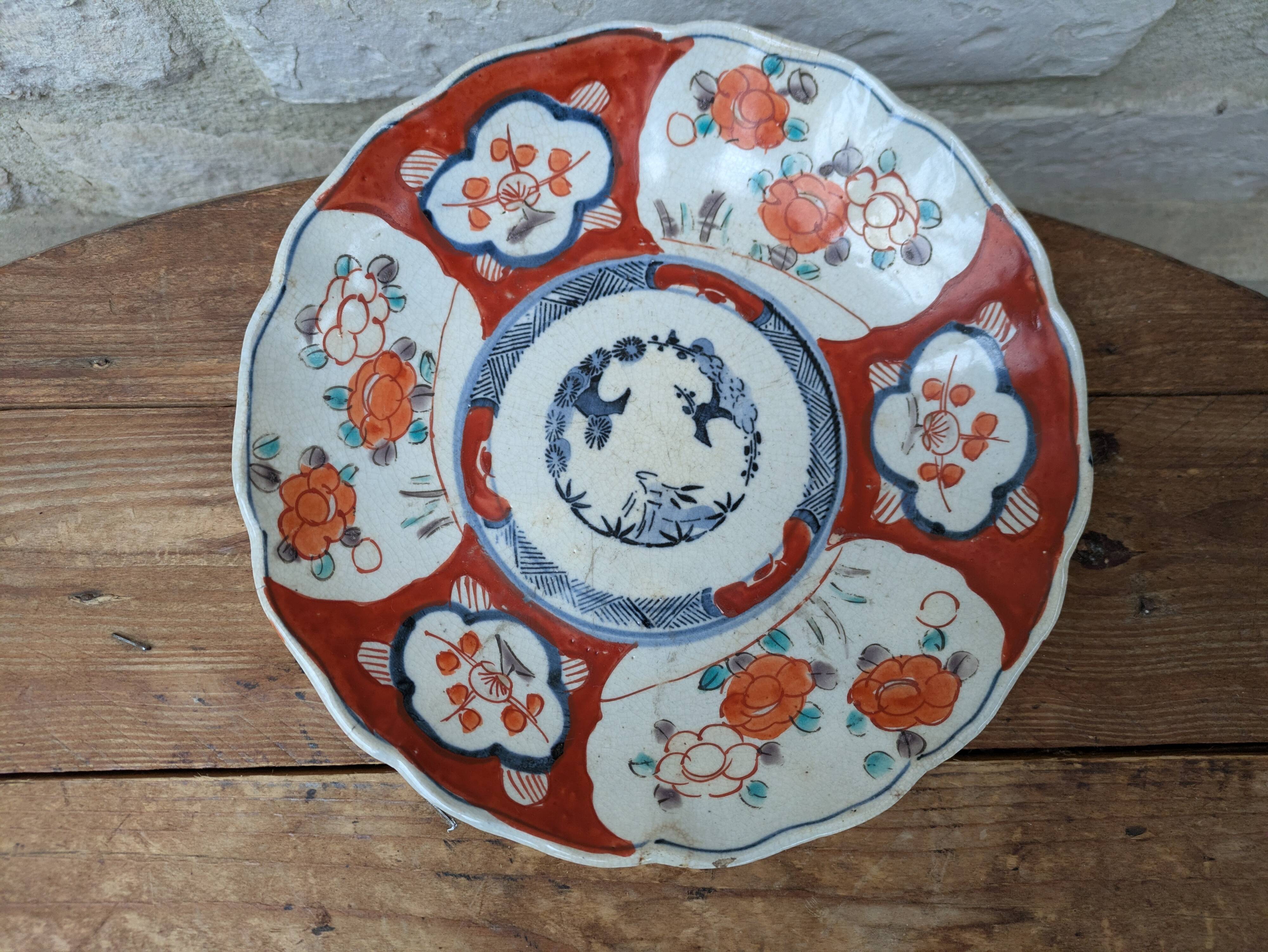 Antique Imari deep plate with red and blue floral decoration, 21.5cm.