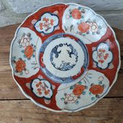 Ancienne assiette creuse Imari à décor de fleurs rouge et bleu 21.5cm