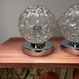 Paire d’appliques murales chromées globes en verre vintage