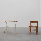 Table de bistrot française du XXe siècle avec base en fonte et plateau en chêne