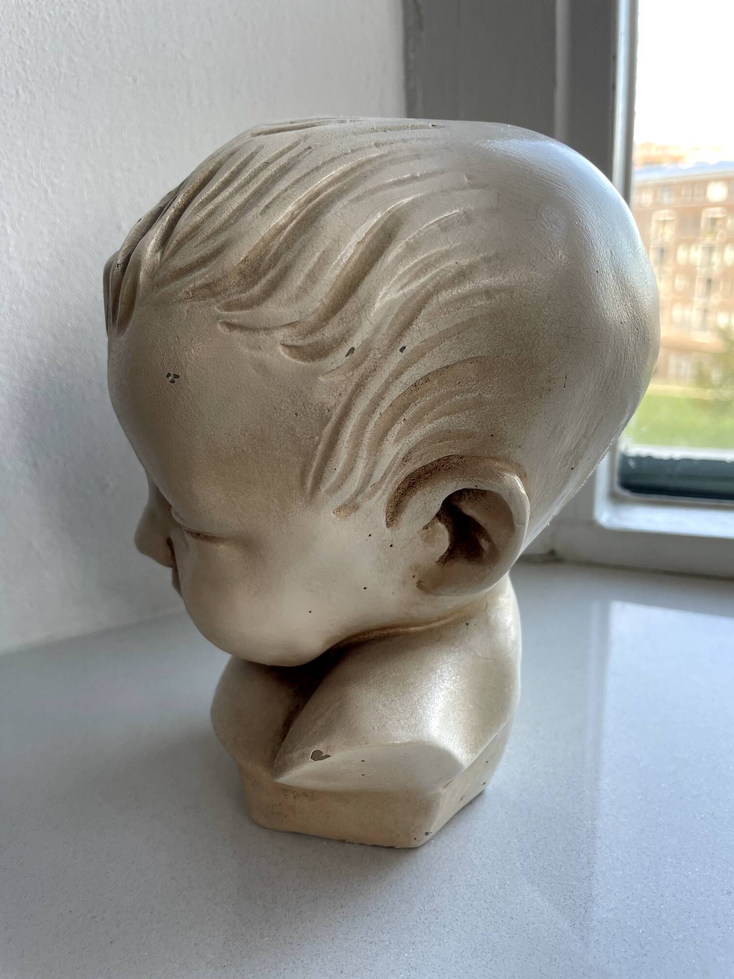 Child bust made from resin by Antoine Paridon, signed 240 A.P.