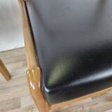 Ensemble de quatre chaises en hêtre et cuir