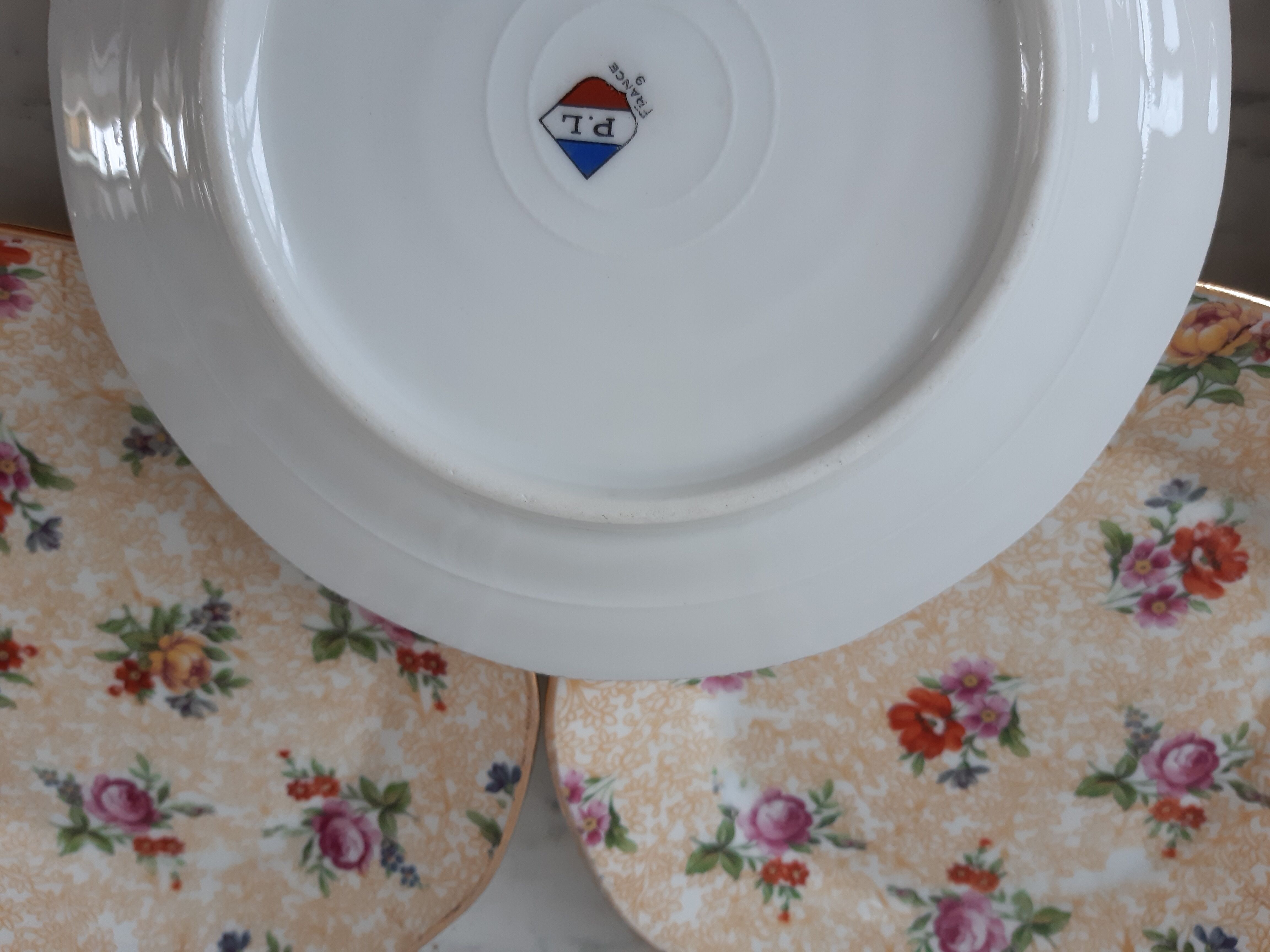 Set of 8 dessert plates, Limoges porcelain 20s