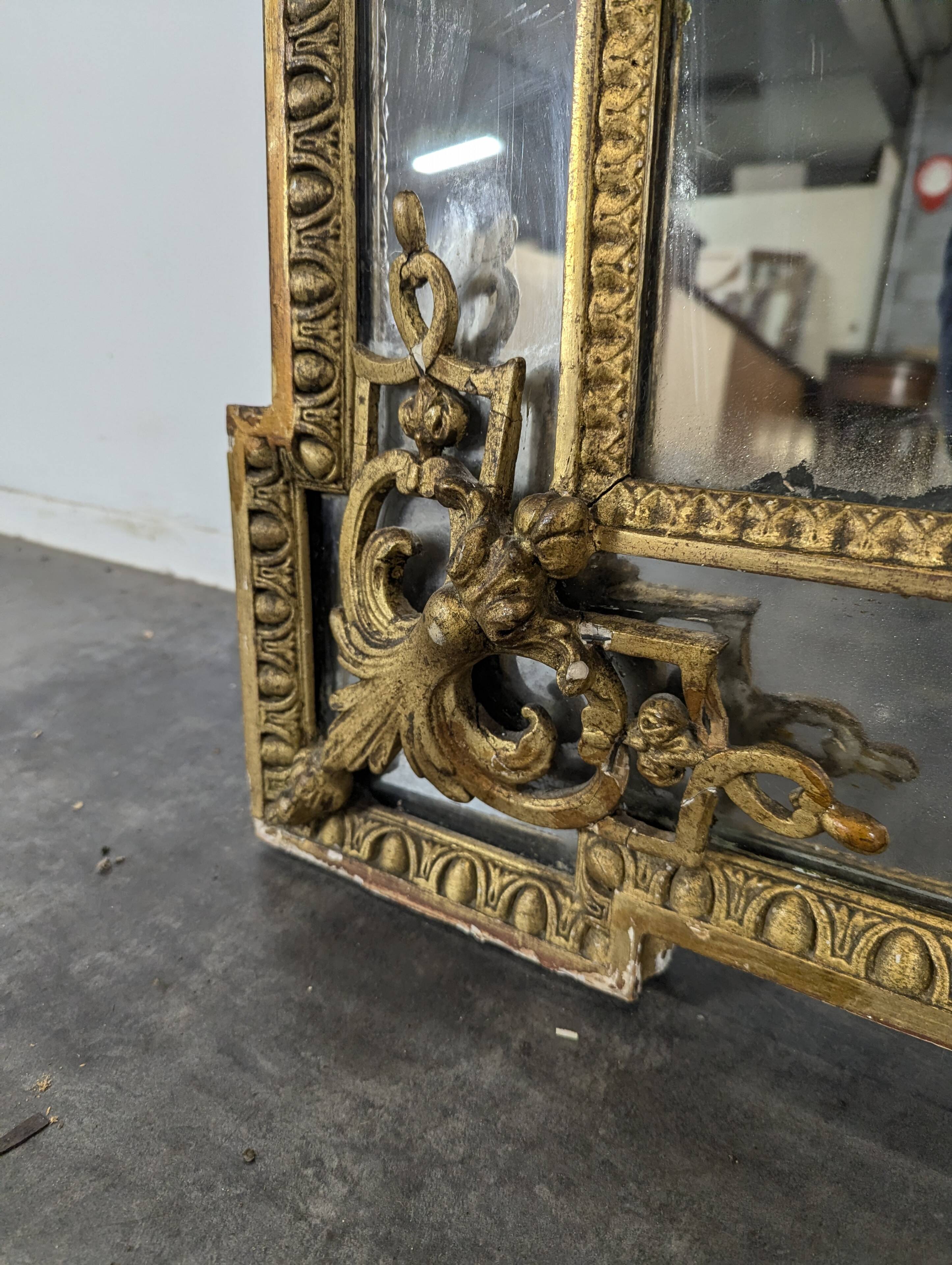 Golden wooden mirror with moulding from the Napoléon III period.