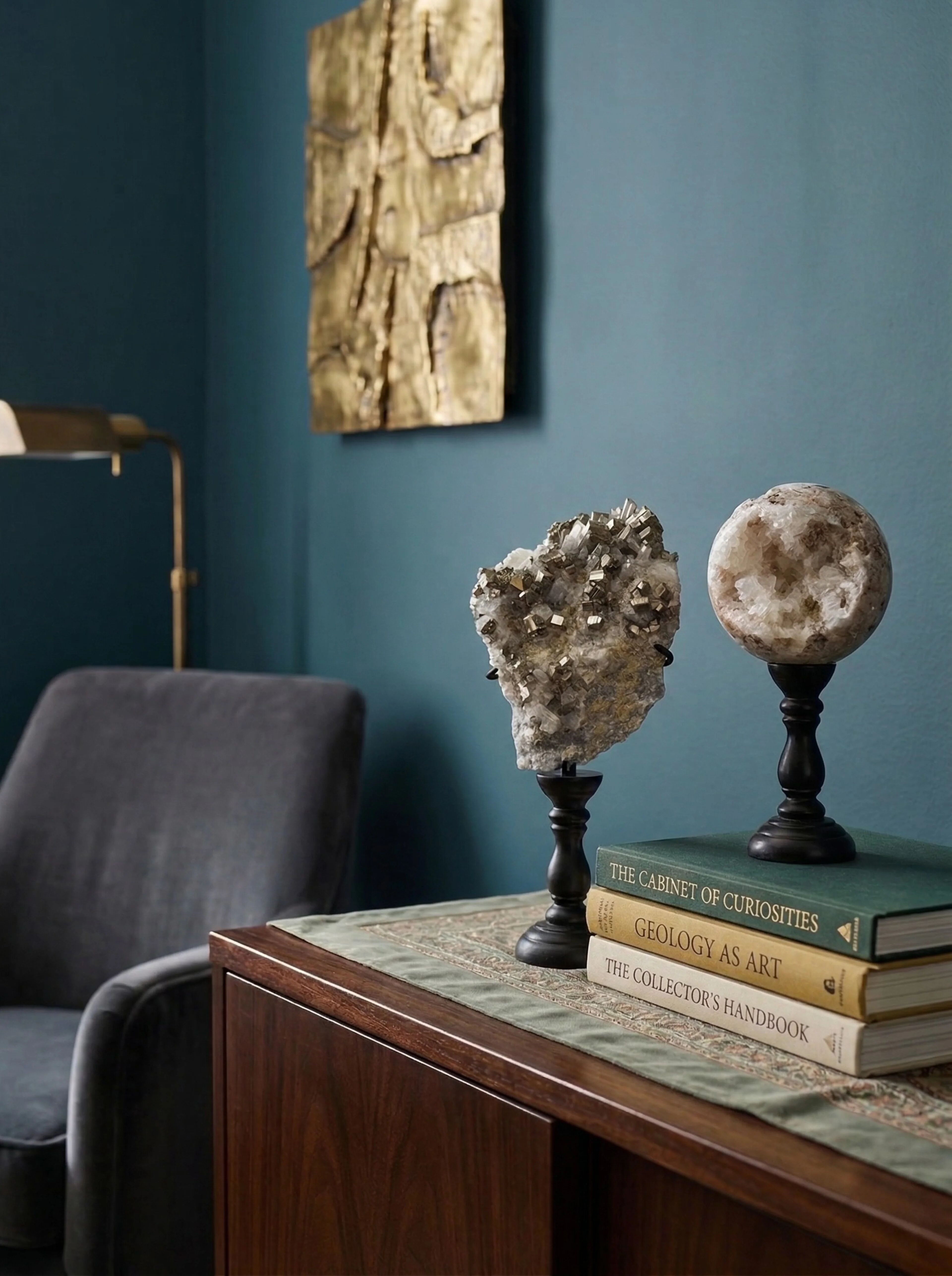 Duo pyrite & quartz cristallin — sculptures minérales sur socles