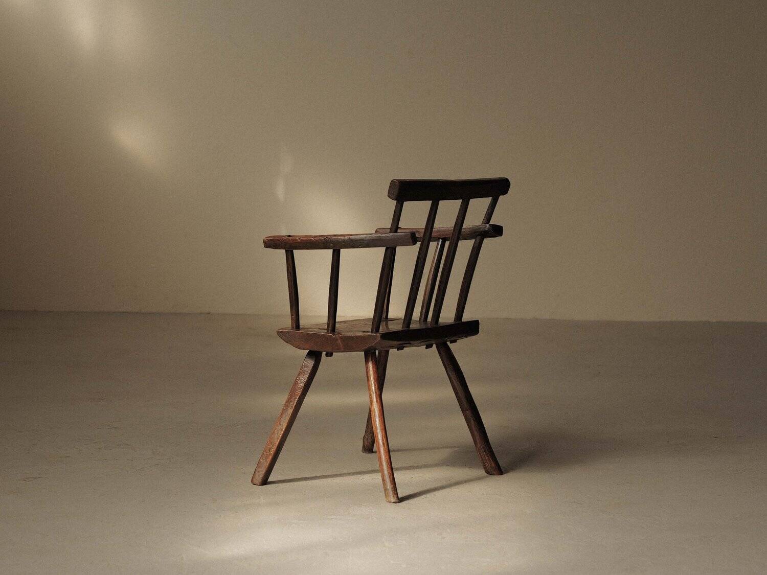 Fauteuil en bois massif, art populaire, Royaume-Uni , XIXᵉ siècle