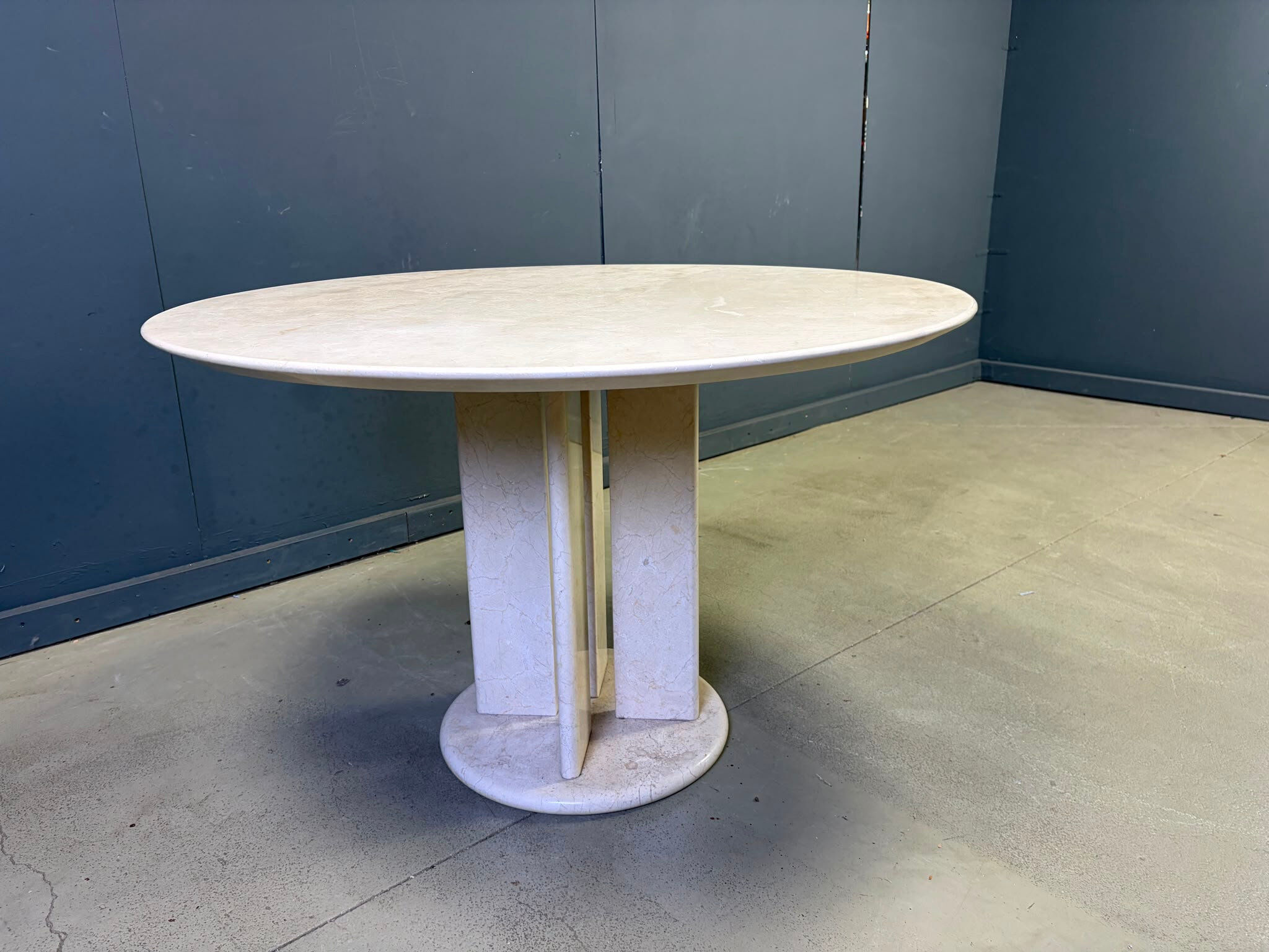 Round French travertine dining table 1970s