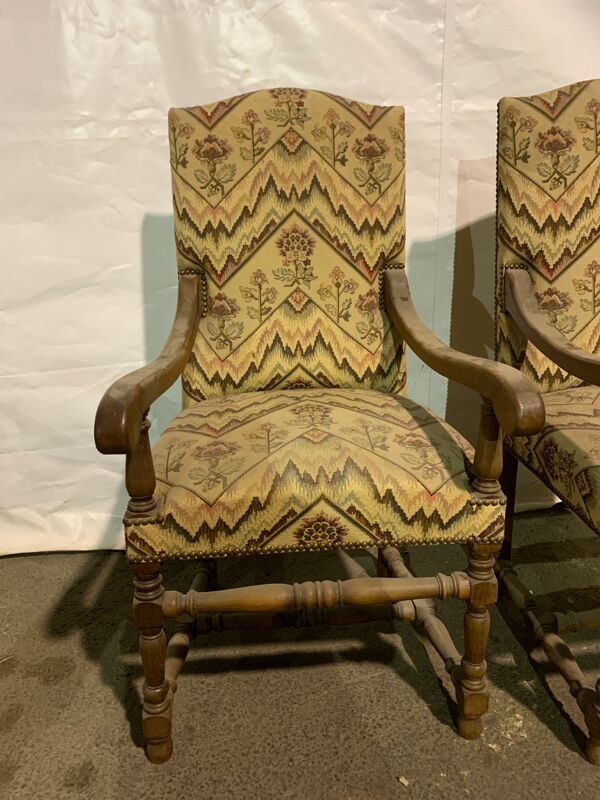 Paire des fauteuils style louis xiii