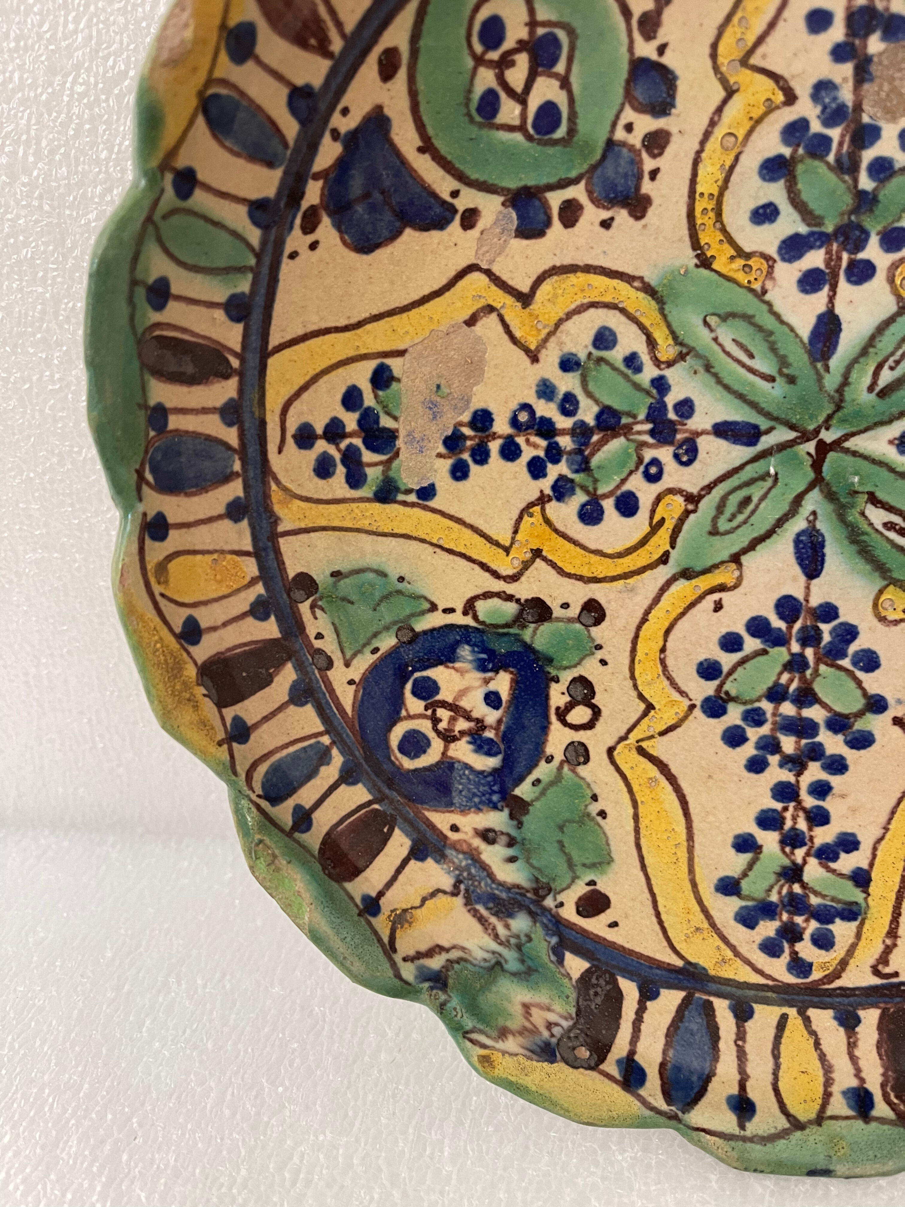 Tunisia ceramic round flat polychrome traditional XVIII e anonymous