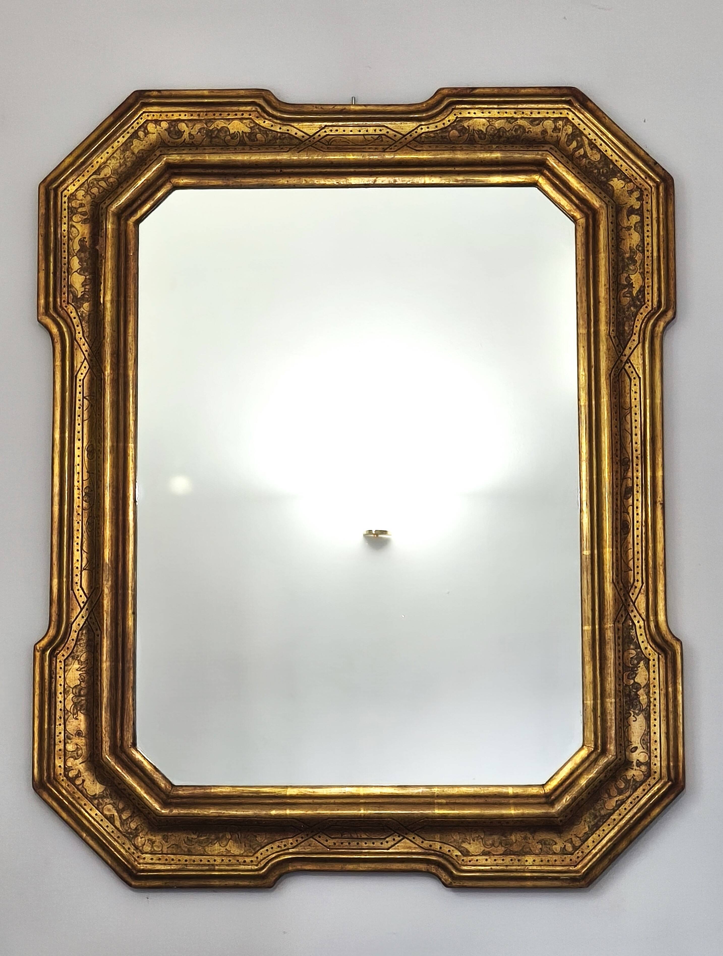 Miroir mural octogonal italien vintage en bois doré, décor bulliné