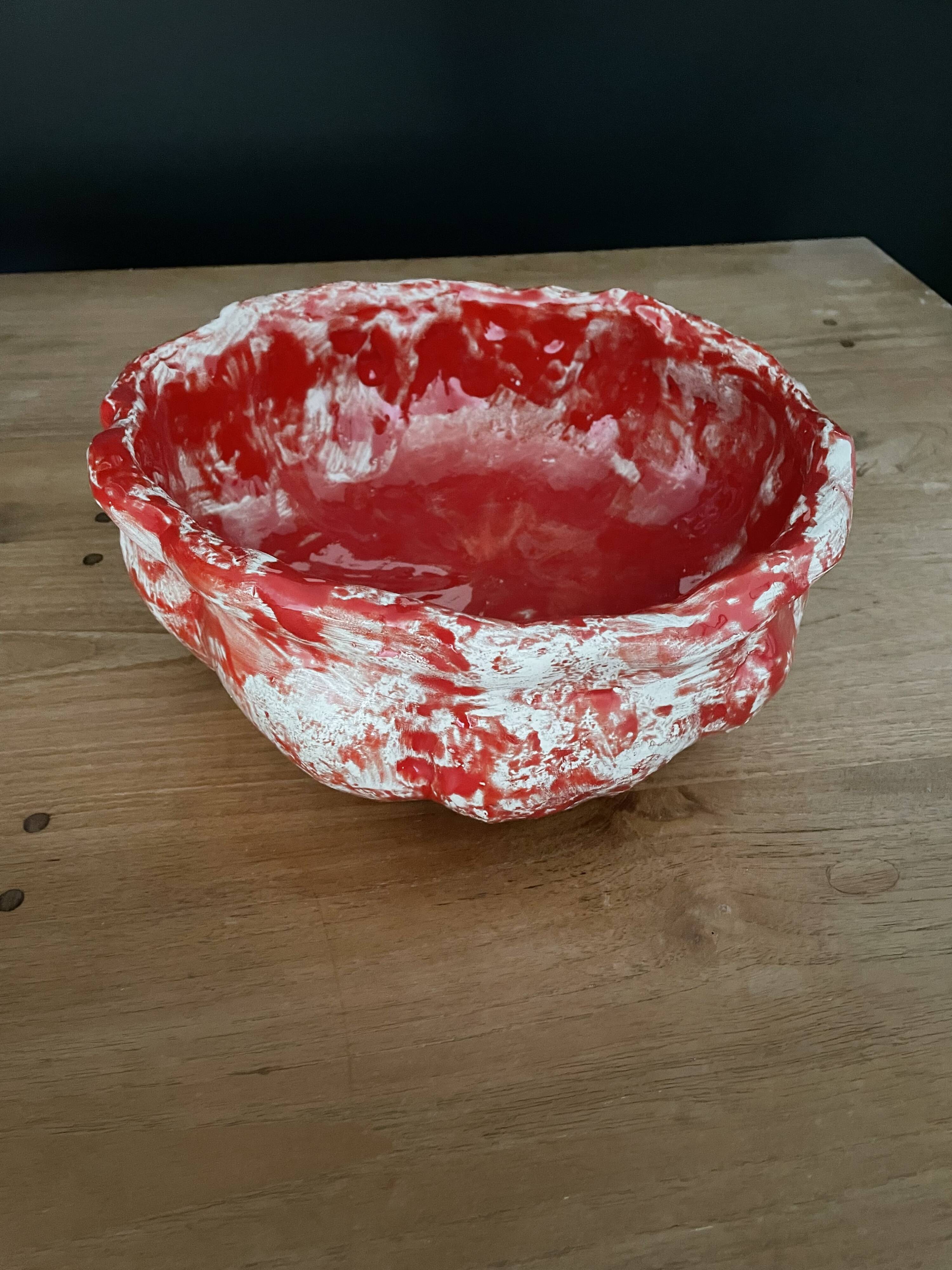Fruit basket in red and white ceramic