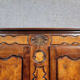 Armoire Bressane époque Louis XV en noyer et loupe d'orme vers 1750-1780