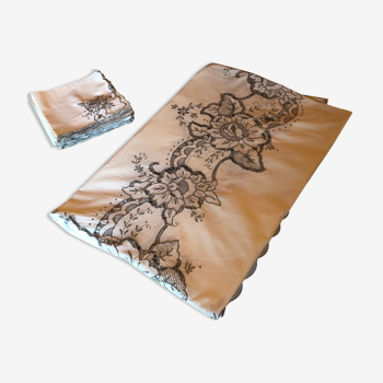 Rectangular embroidered cotton tablecloth and its 12 towels