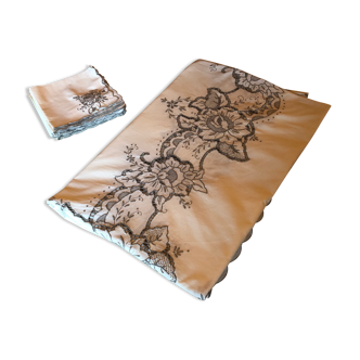 Nappe rectangulaire en coton brodé et ses 12 serviettes