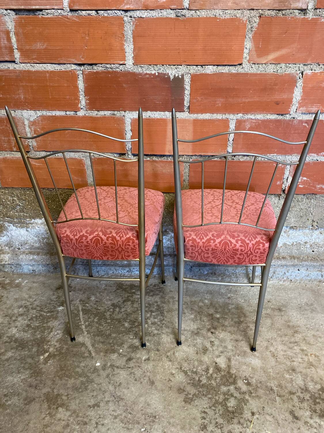 Pair of chairs with golden metal frame + baroque pink fabric seat