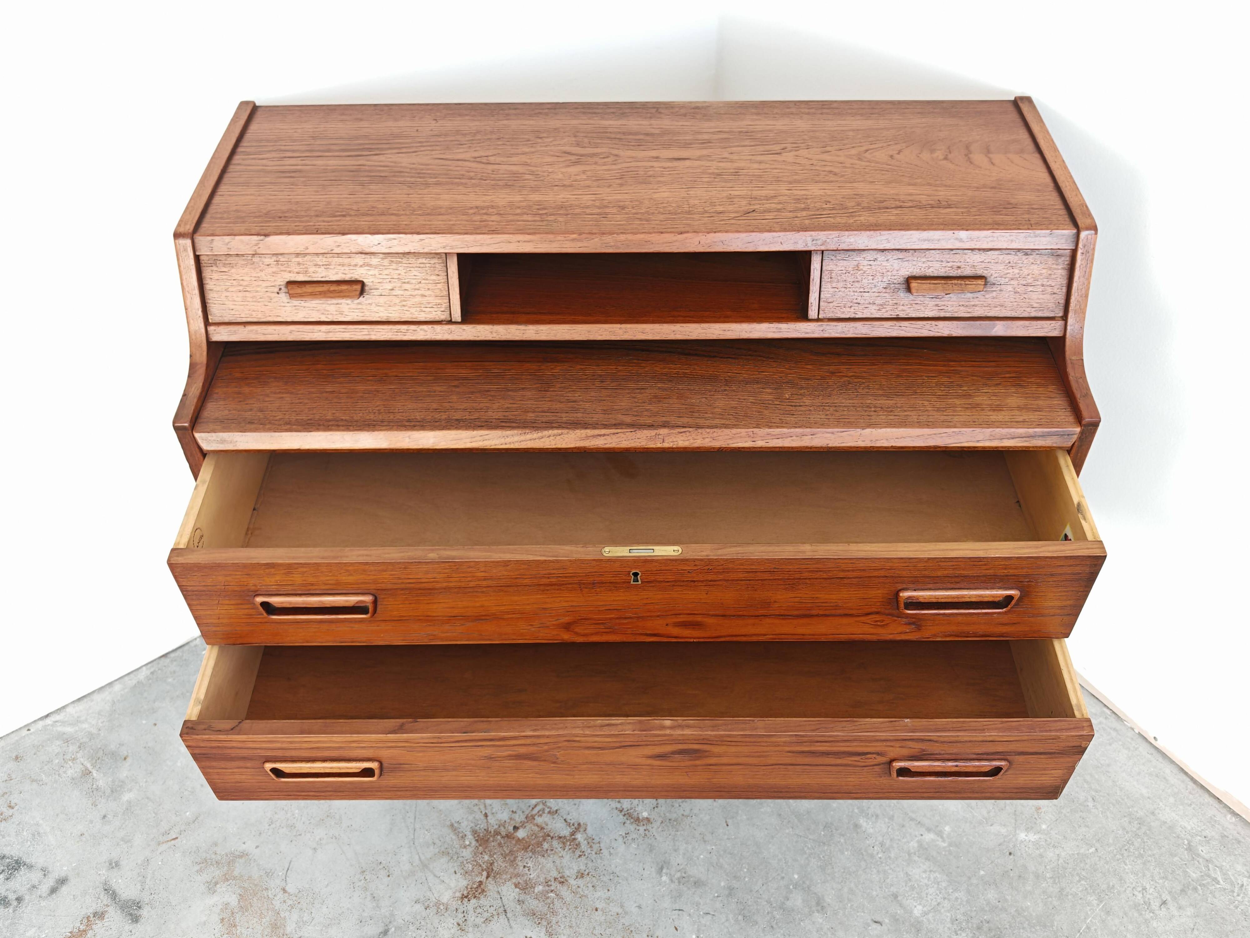 Bureau et commode Mid Century Modern par Arne Wahl Iversen 1960s